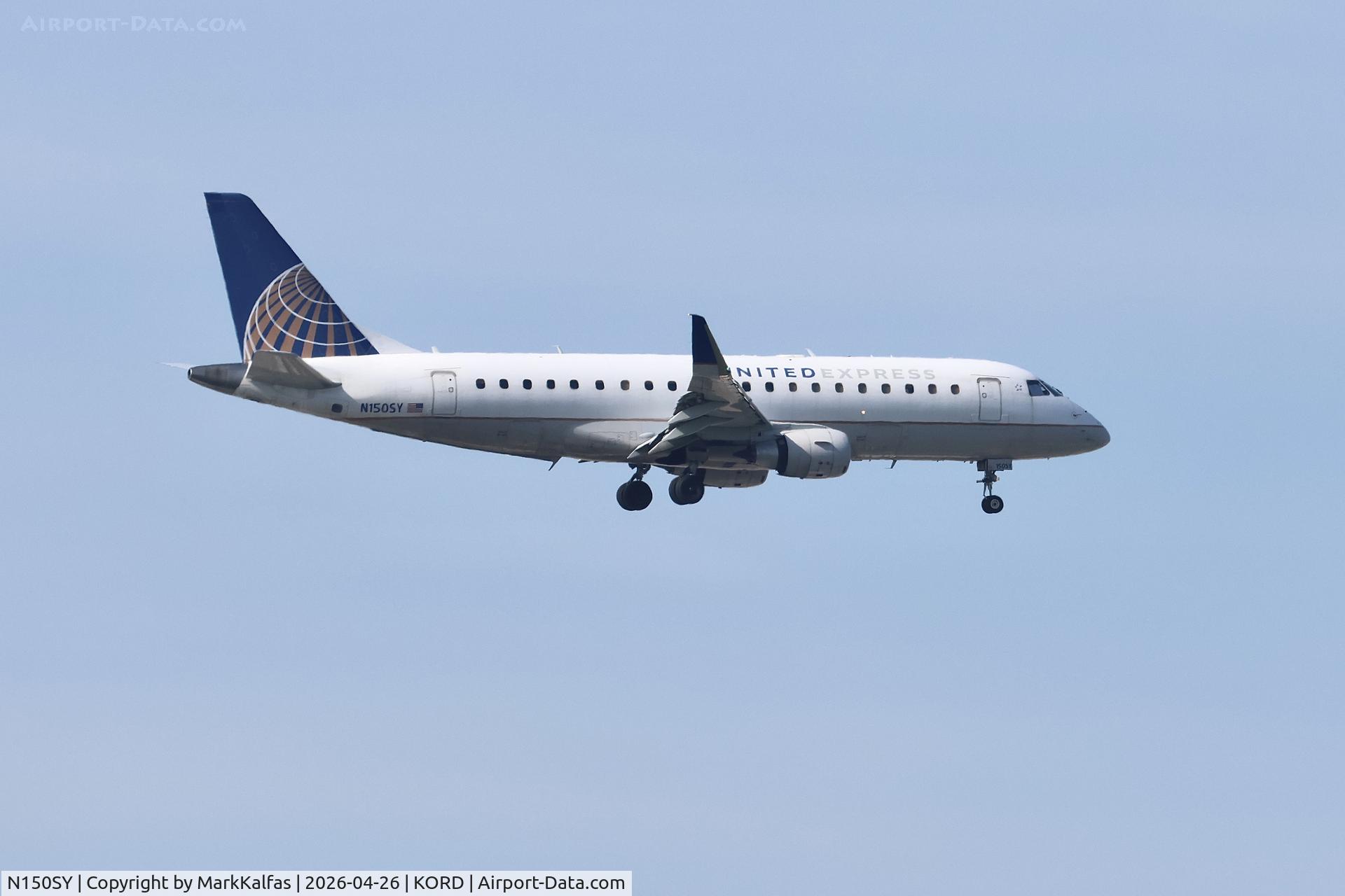 N150SY, 2015 Embraer 175LR (ERJ-170-200LR), c/n 15000499, E75L SKYWEST /UNITED EXPRESS Embraer 175LR (ERJ-170-200LR) N150SY 10L approach KORD