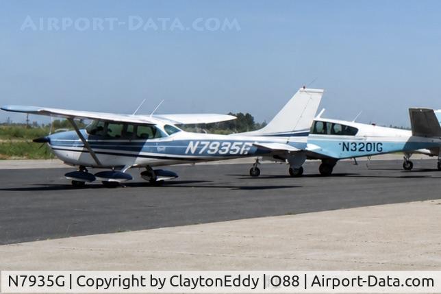 N7935G, Cessna 172L, c/n 17259635, Old Rio Vista Airport in California 1976