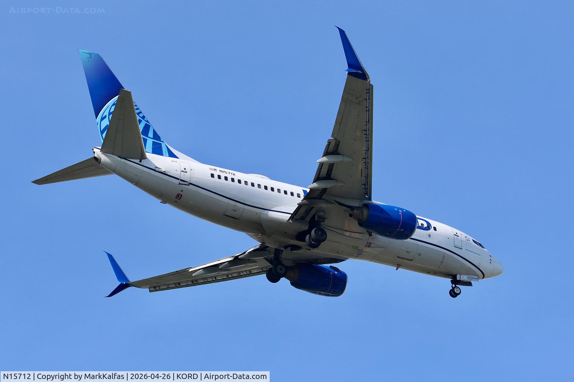 N15712, 1998 Boeing 737-724, c/n 28783, B737 United Airlines Boeing 737-724 N15712 10C approach KORD