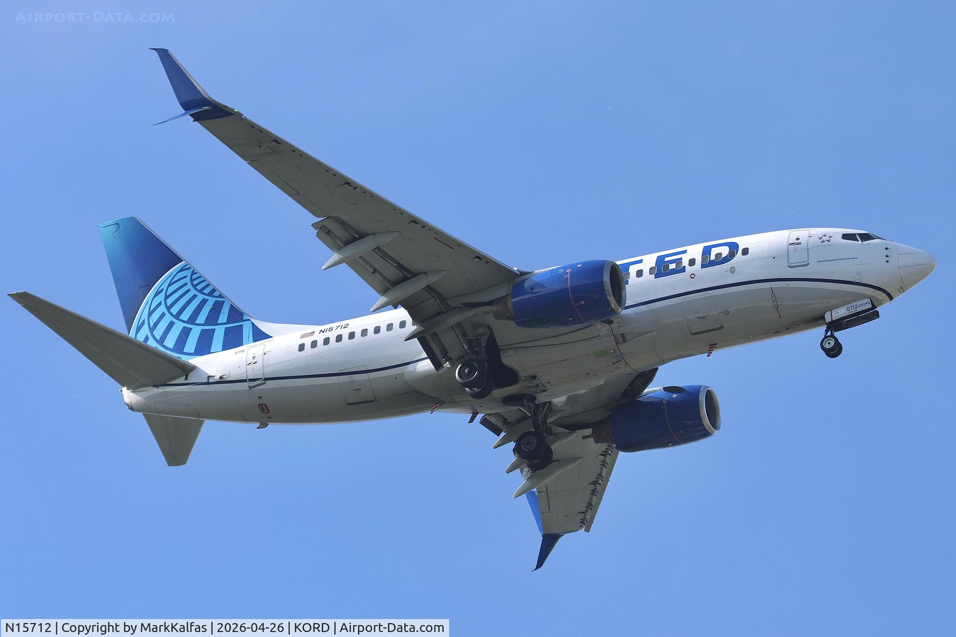 N15712, 1998 Boeing 737-724, c/n 28783, B737 United Airlines Boeing 737-724 N15712 10C approach KORD