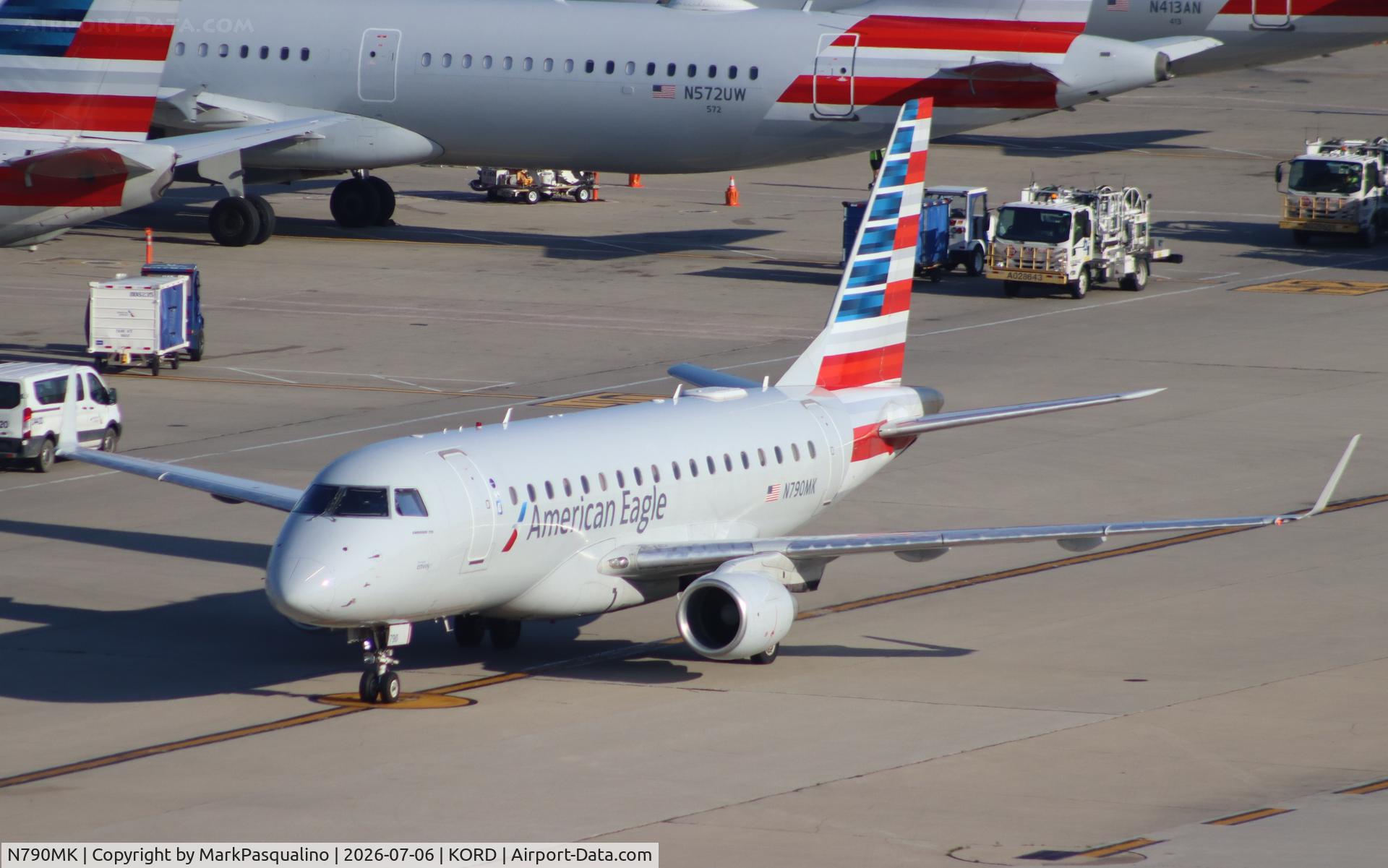 N790MK, 2004 Embraer 170SE (ERJ-170-100SE), c/n 17000061, ERJ-170-100SE