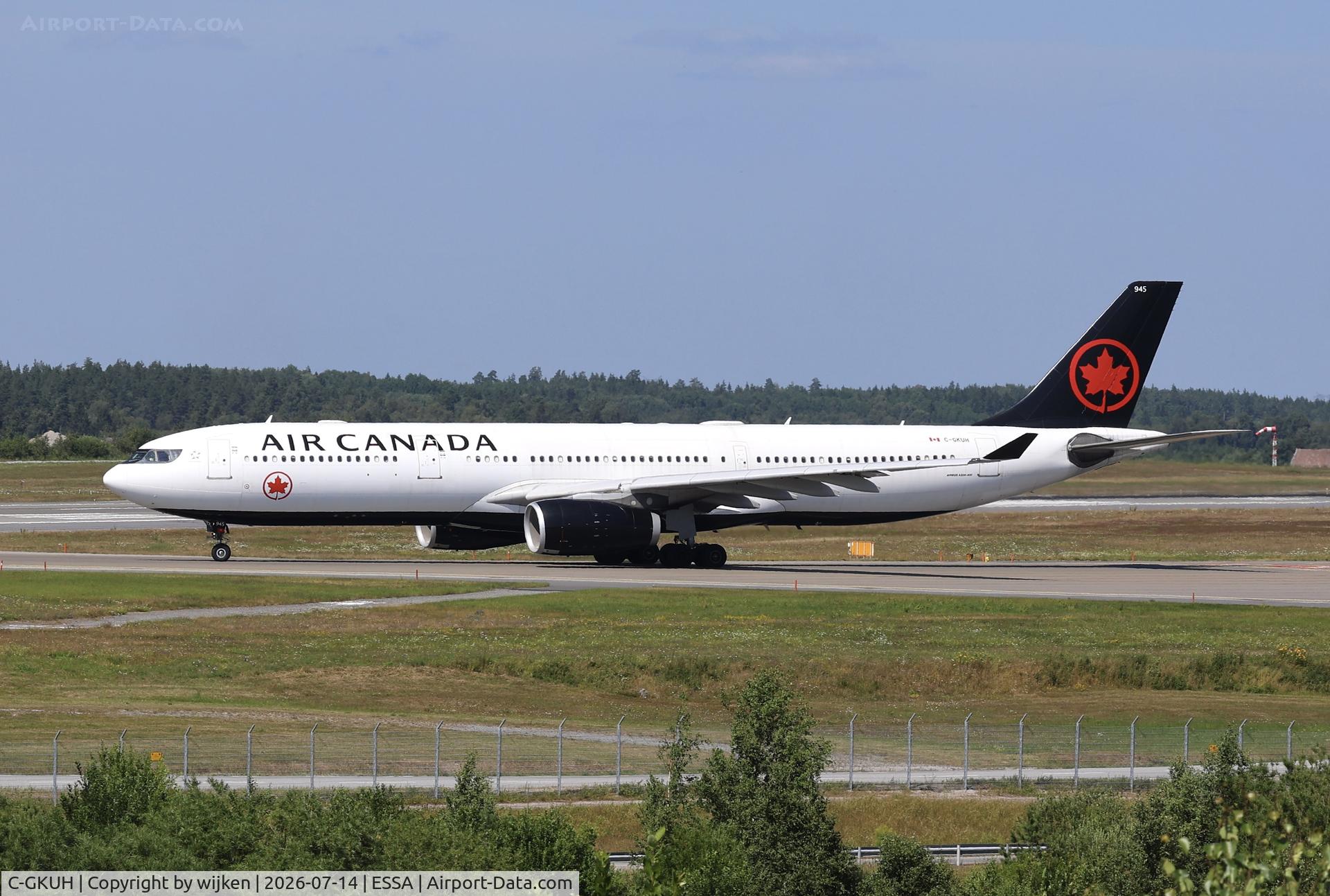 C-GKUH, 2010 Airbus A330-343X, c/n 1156, Rwy 01L
