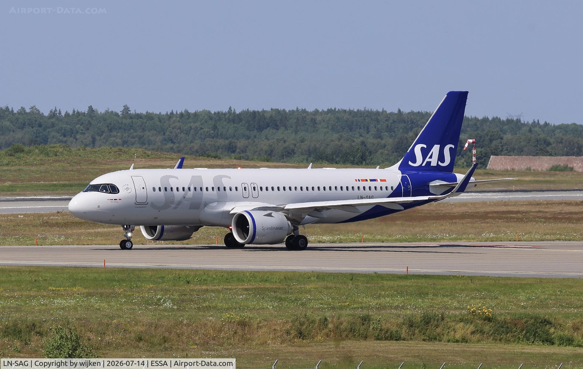 LN-SAG, Airbus A320-251N, c/n 13140, Rwy 01L