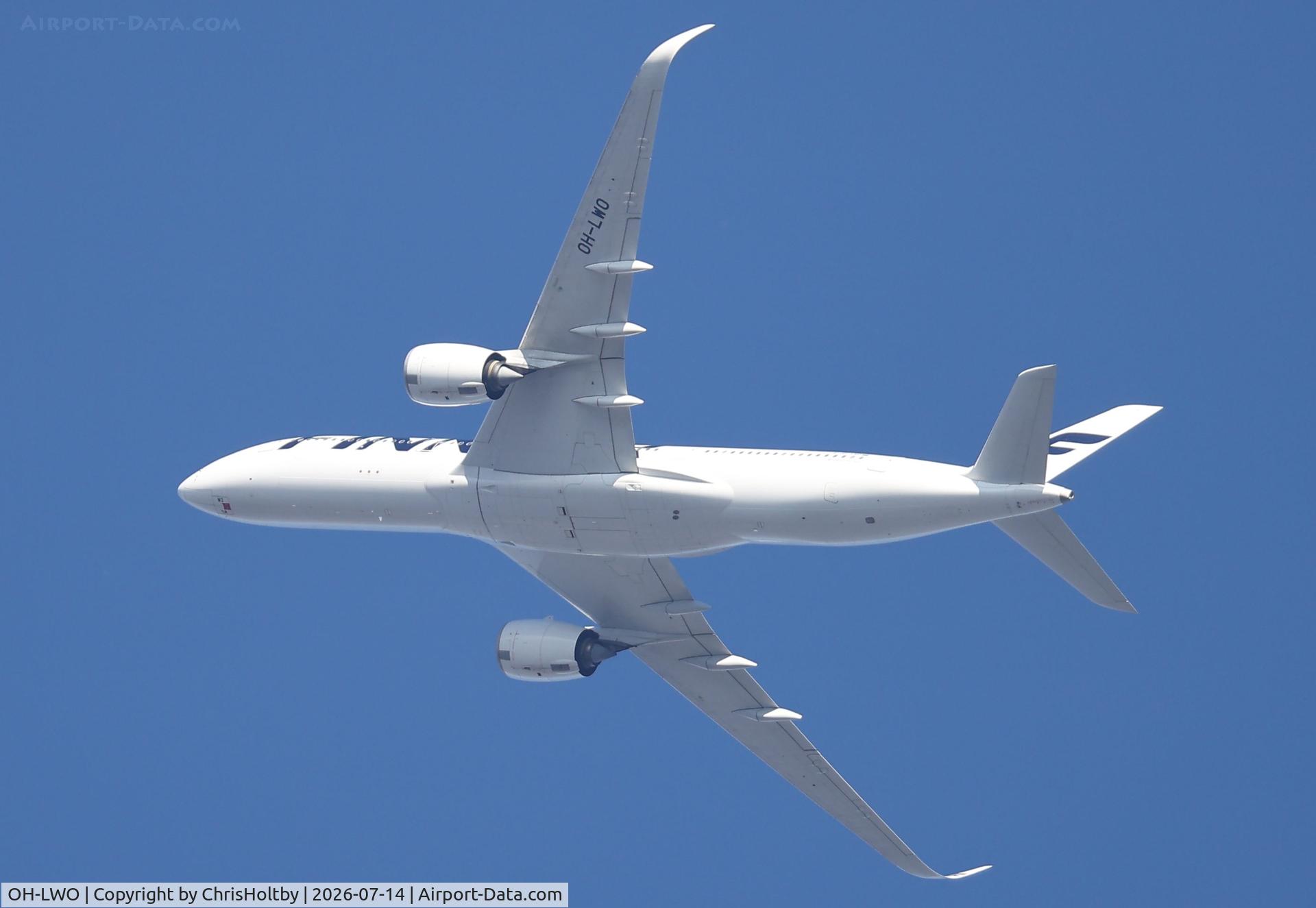 OH-LWO, 2019 Airbus A350-941, c/n 300, Over Potters Bar, Herts