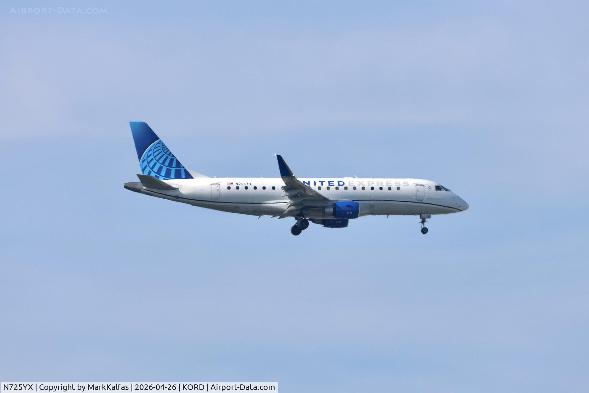 N725YX, 2015 Embraer 175LR (ERJ-170-200LR), c/n 17000506, E75L Republic Airways / United Express Embraer 175LR (ERJ- N725YX arriving 10R KORD