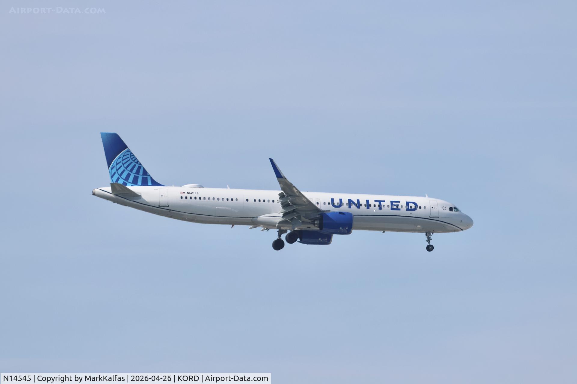 N14545, 2025 Airbus 321-271NX, c/n 12633, A21N United Airbus 321-271NX N14545 arriving 10L KORD