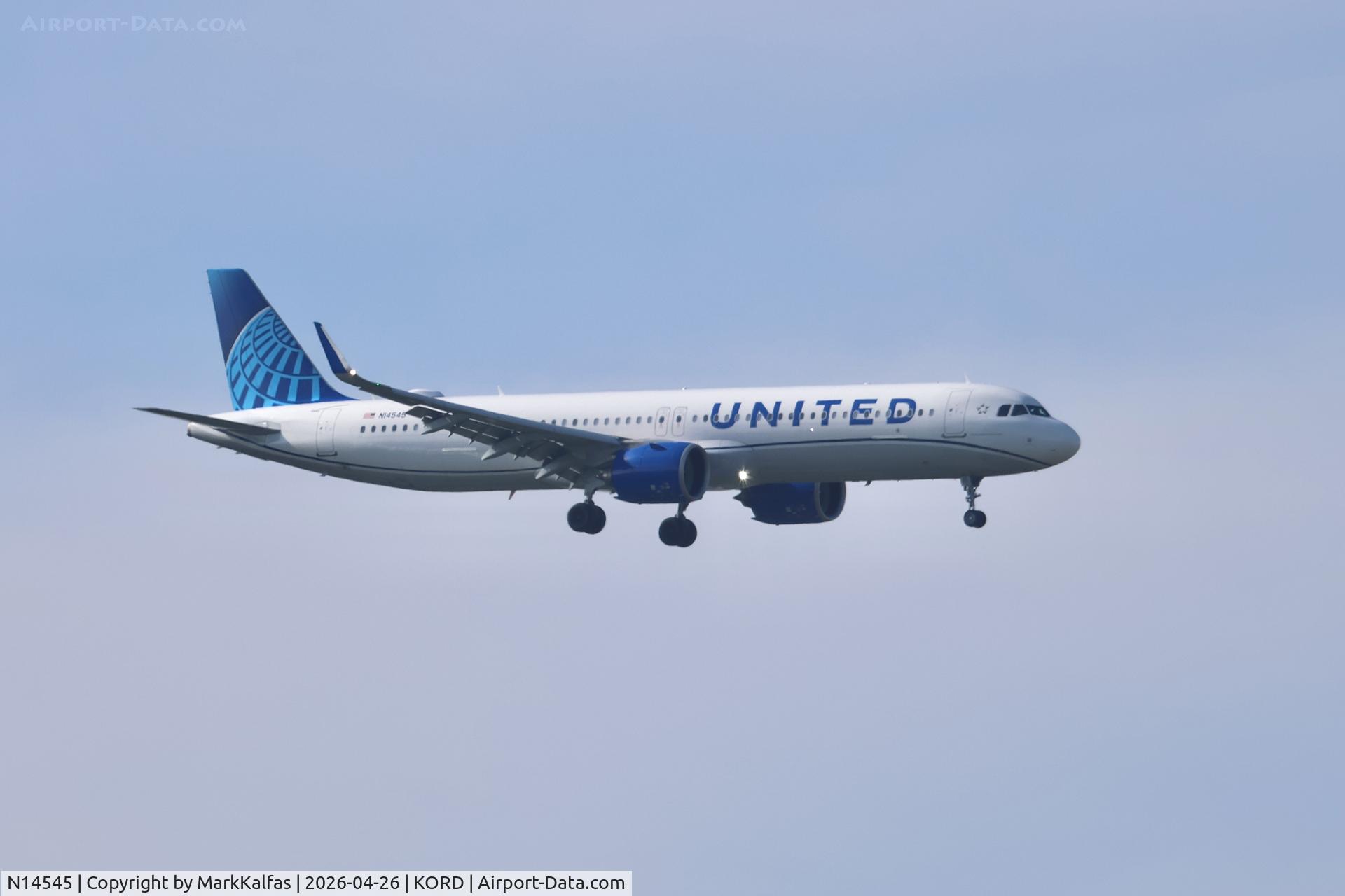 N14545, 2025 Airbus 321-271NX, c/n 12633, A21N United Airbus 321-271NX N14545 arriving 10L KORD