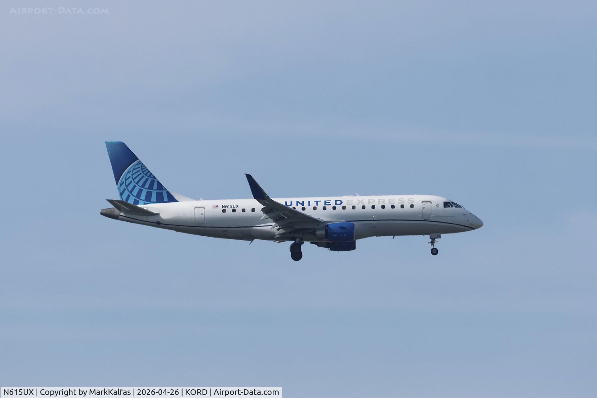 N615UX, 2019 Embraer 175LR (ERJ-170-200LR), c/n 17000816, E75L SkyWest/United Express Embraer 175LW N615UX 10L approach KORD