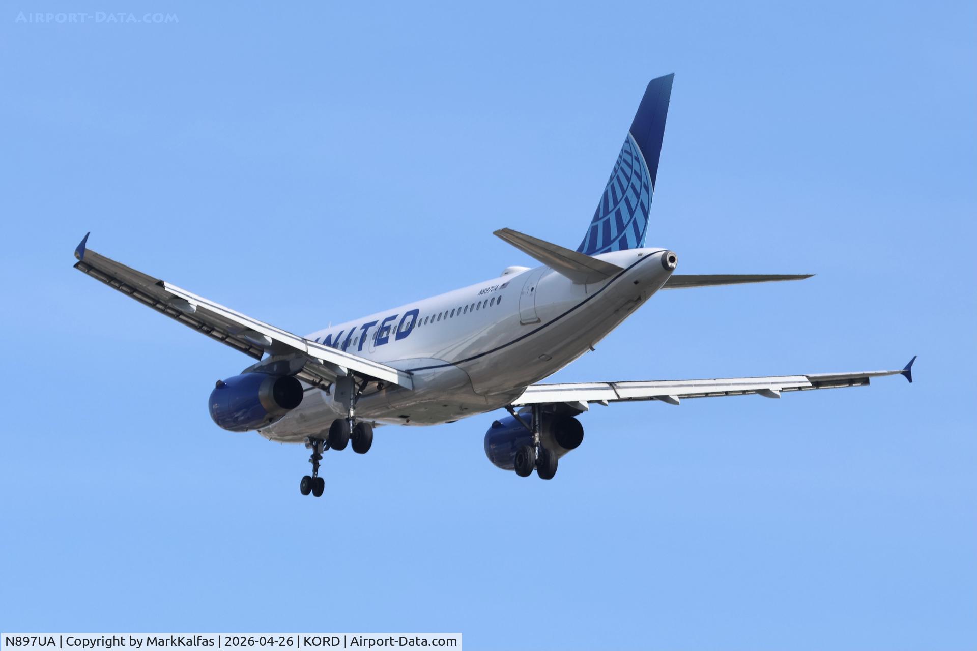 N897UA, 2007 Airbus A319-132, c/n 3269, A319 United Airlines Airbus A319-132, N897UA arriving 10R KORD 