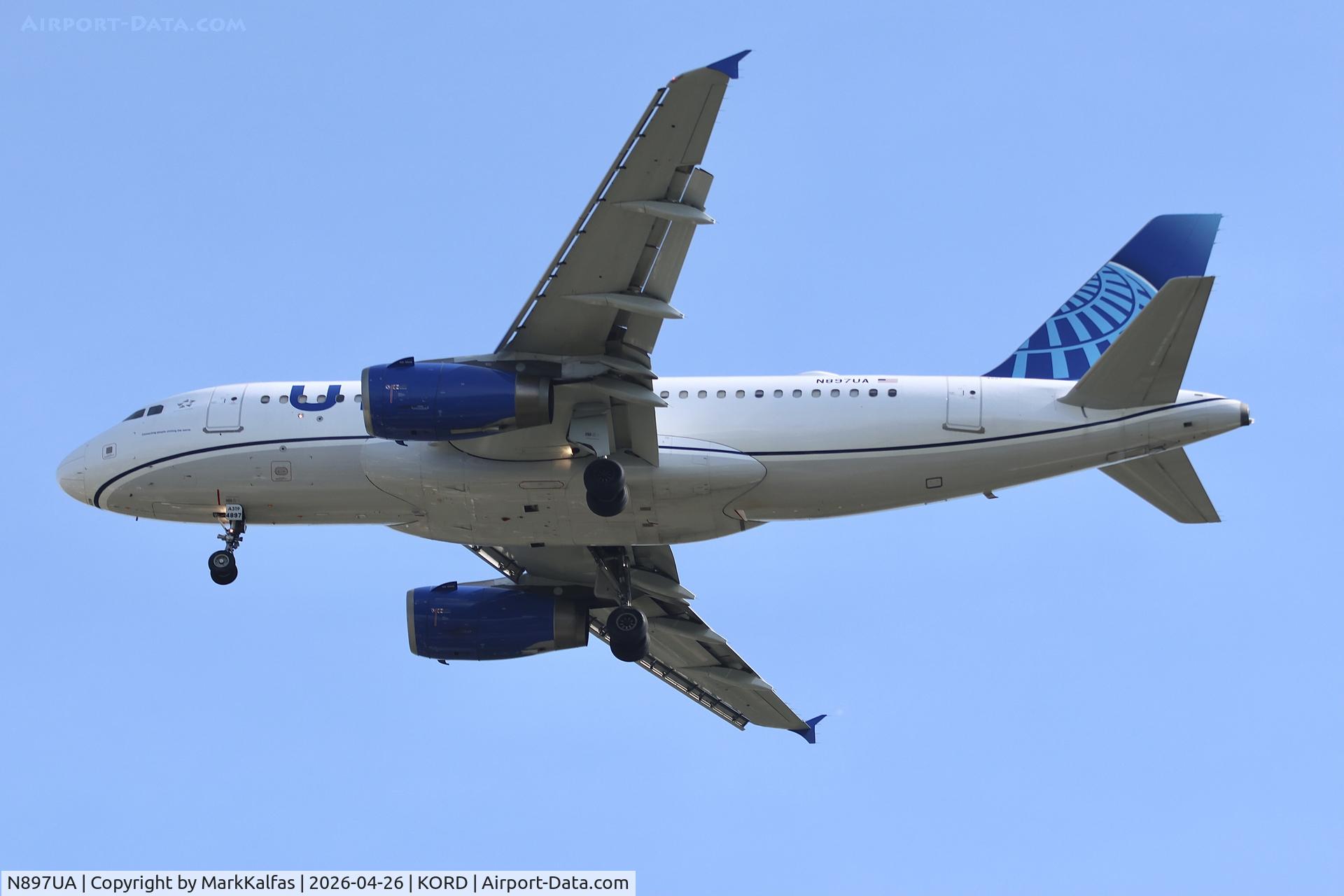 N897UA, 2007 Airbus A319-132, c/n 3269, A319 United Airlines Airbus A319-132, N897UA arriving 10R KORD 