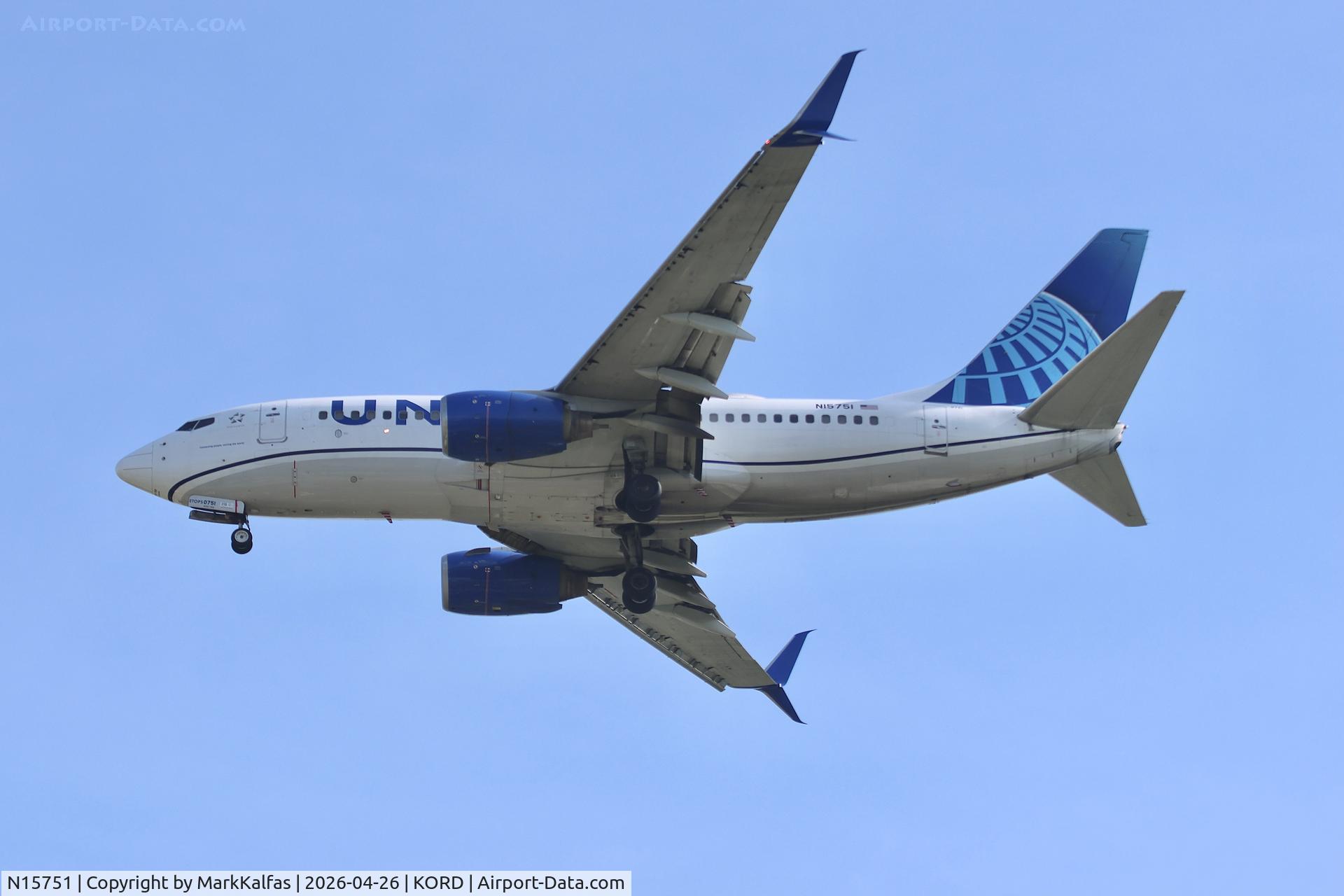 N15751, 1999 Boeing 737-71Q, c/n 29047, B737 United Airlines BOEING 737-724 N15751  10R approach KORD
