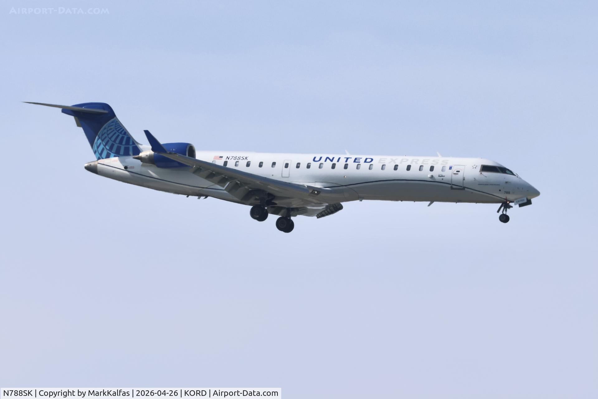 N788SK, 2009 Bombardier CRJ-700 (CL-600-2C10) Regional Jet, c/n 10290, CRJ7 SkyWest / United Express Bombardier CRJ-701ER, N788SK , 10R approach KORD