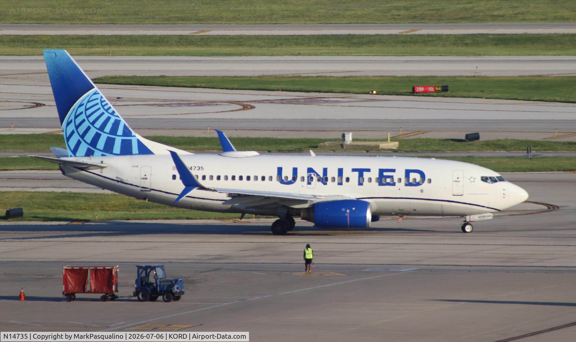 N14735, 1999 Boeing 737-724, c/n 28950, Boeing 737-724