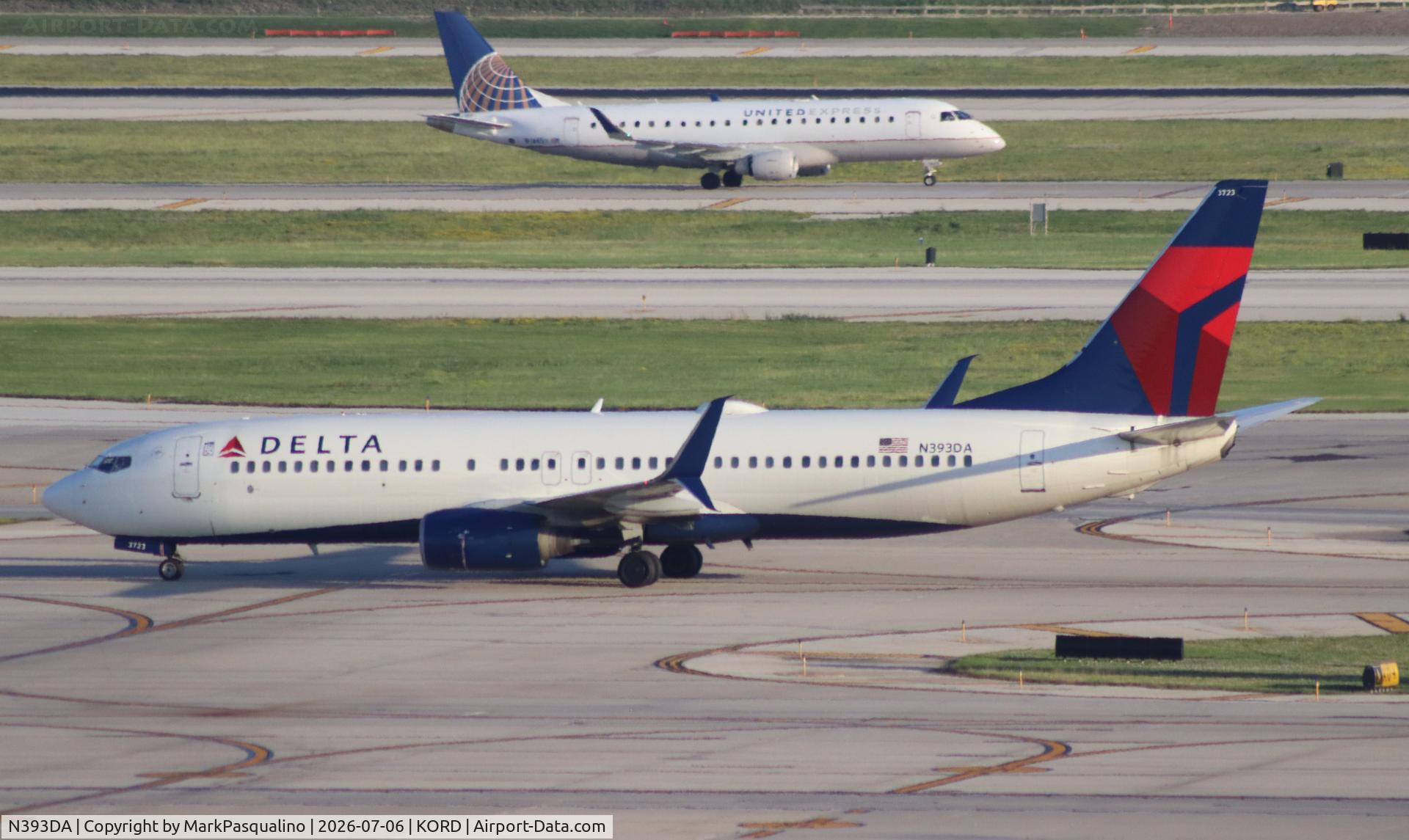 N393DA, 2000 Boeing 737-832, c/n 30377, Boeing 737-832