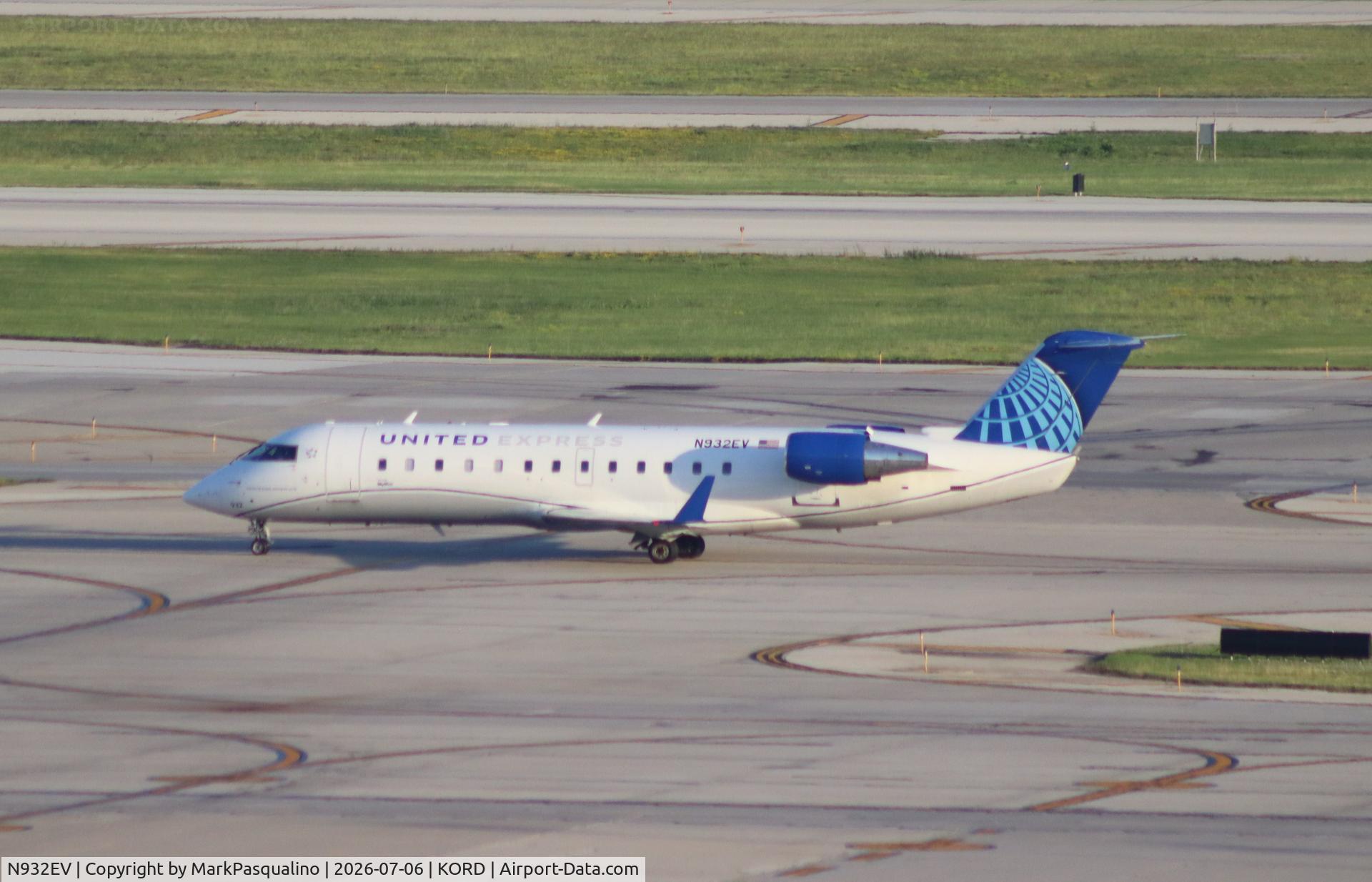 N932EV, 2005 Bombardier CRJ-200ER (CL-600-2B19), c/n 8016, CL-600-2B19