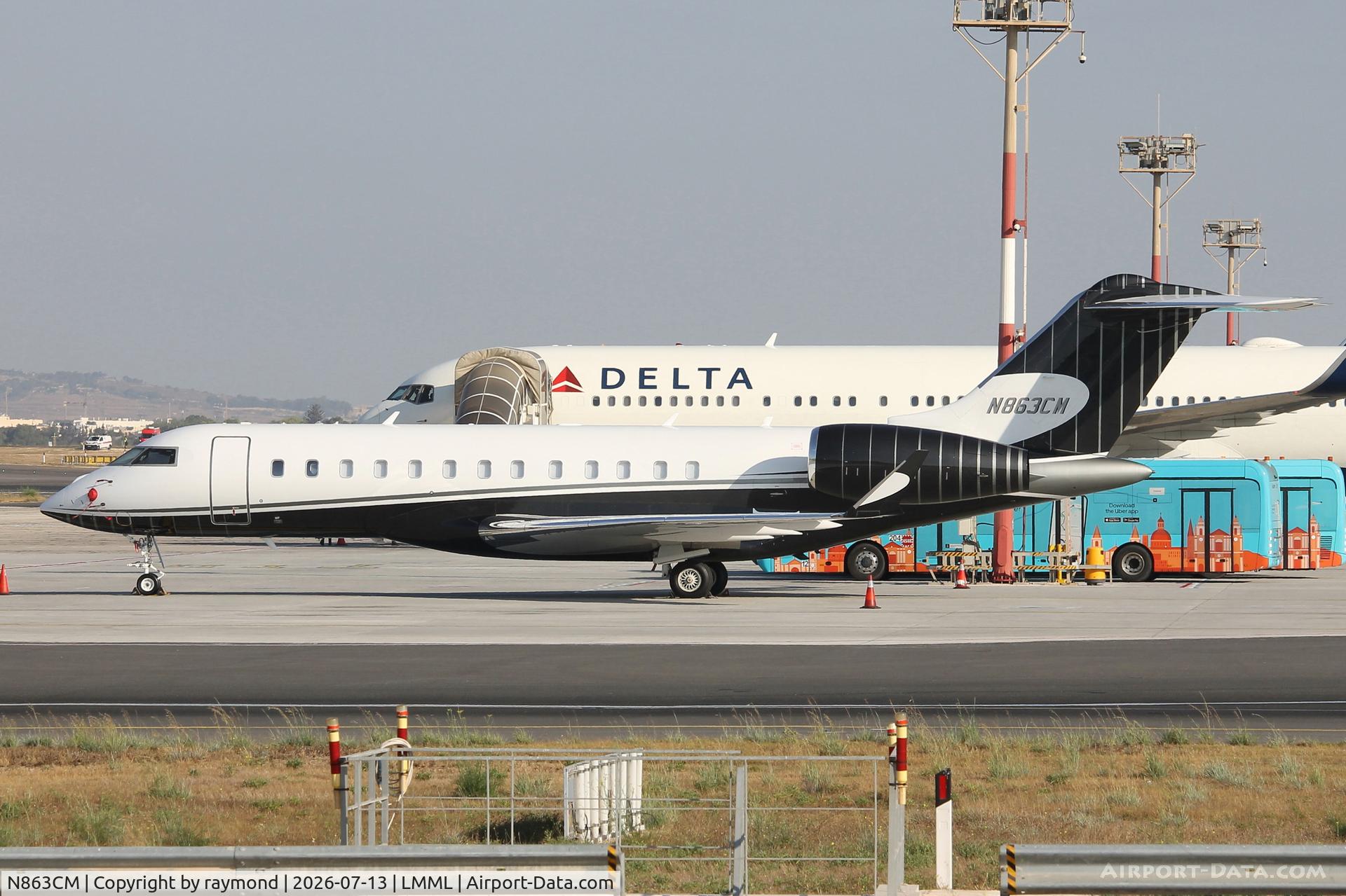 N863CM, 2012 Bombardier BD-700-1A10 Global 6000, c/n 9488, Bombardier BD-700-1A10 Global 6000 reg N863CM (Private) seen on Park No9 at MLA.