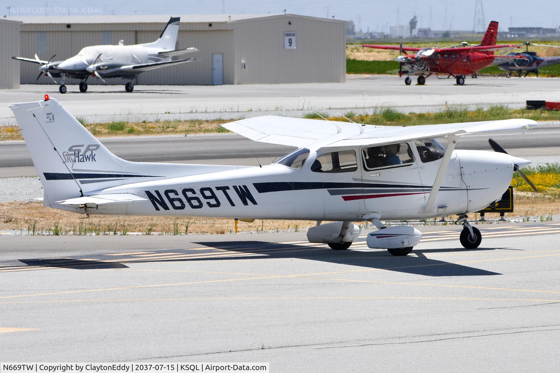 N669TW, 2002 Cessna 172S, c/n 172S9066, San Carlos airport in California 2026