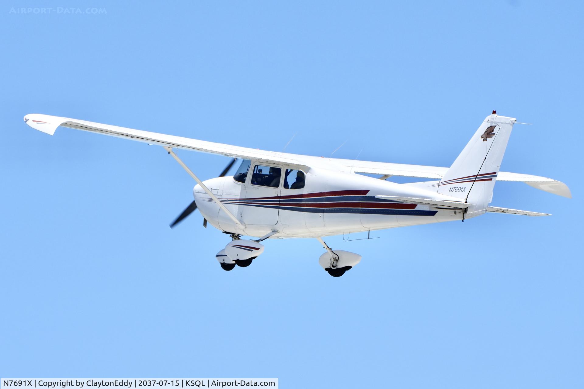 N7691X, 1960 Cessna 172B, c/n 17248191, San Carlos airport in California 2026