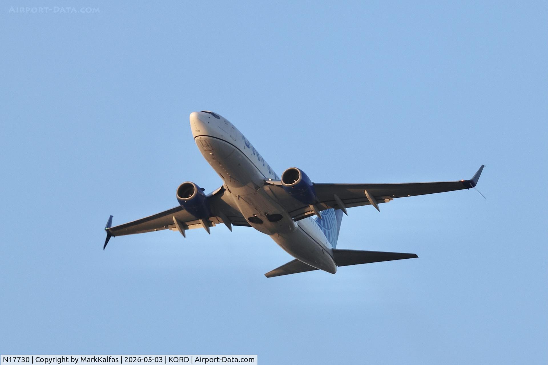 N17730, 1999 Boeing 737-724, c/n 28798, B737 United Boeing 737-824 N17730 departing 28C KORD