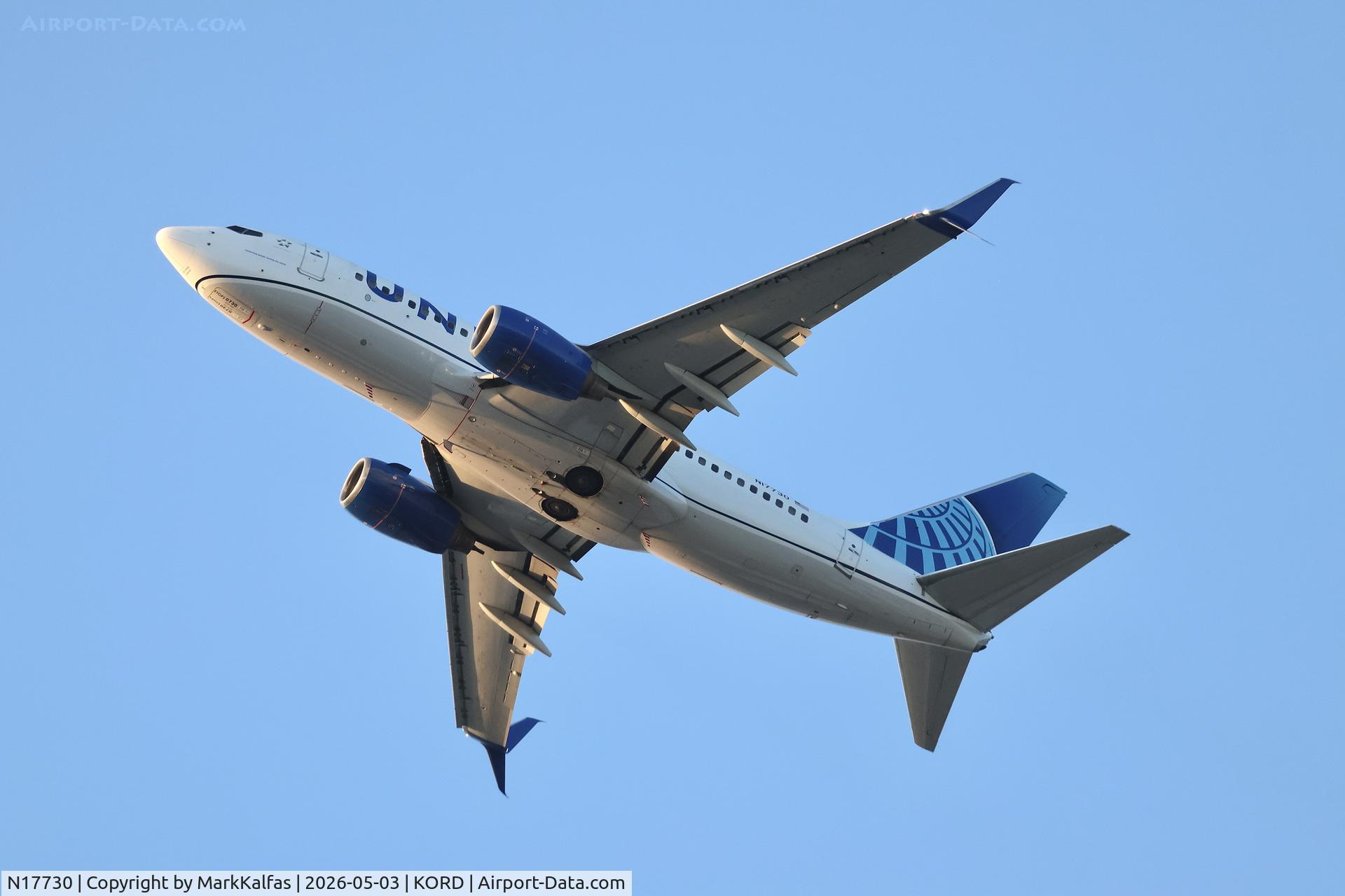 N17730, 1999 Boeing 737-724, c/n 28798, B737 United Boeing 737-824 N17730 departing 28C KORD