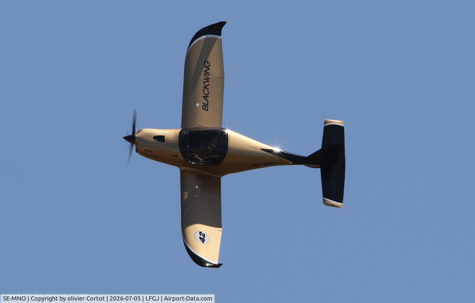 SE-MNO, 2025 Blackwing BW650, c/n 042, 2026 Dole airshow