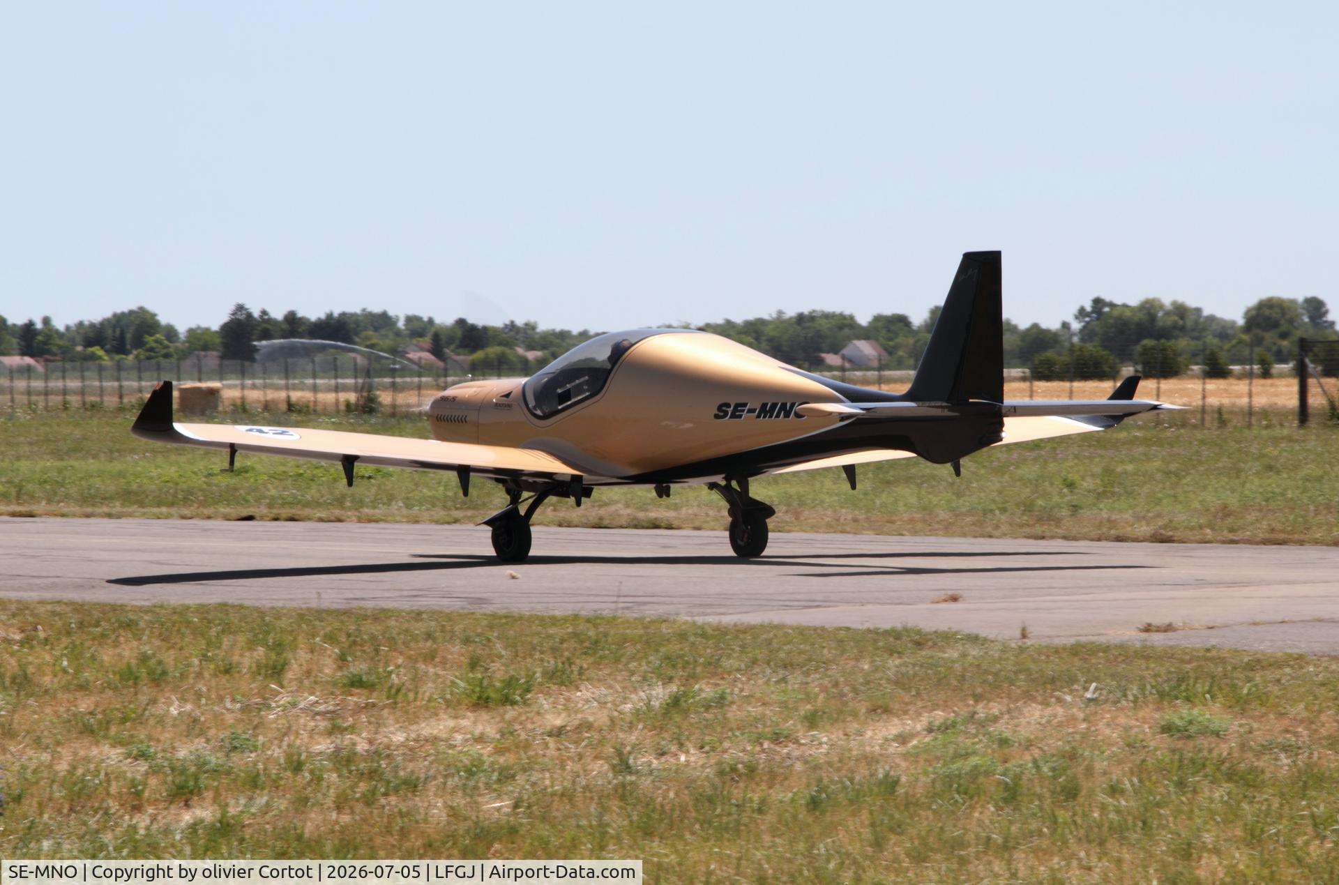 SE-MNO, 2025 Blackwing BW650, c/n 042, 2026 Dole airshow