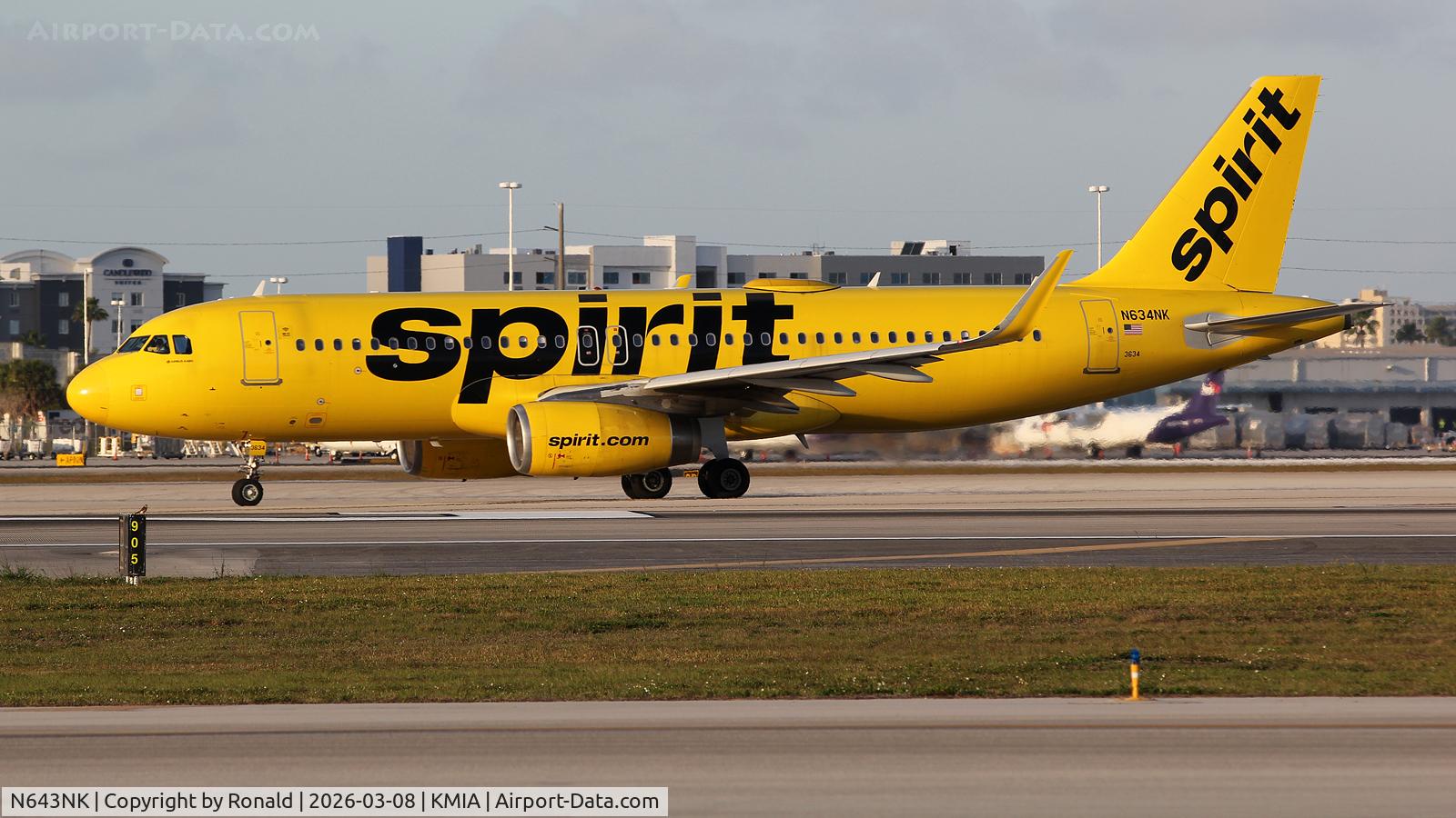 N643NK, 2015 Airbus A320-232, c/n 6616, at mia