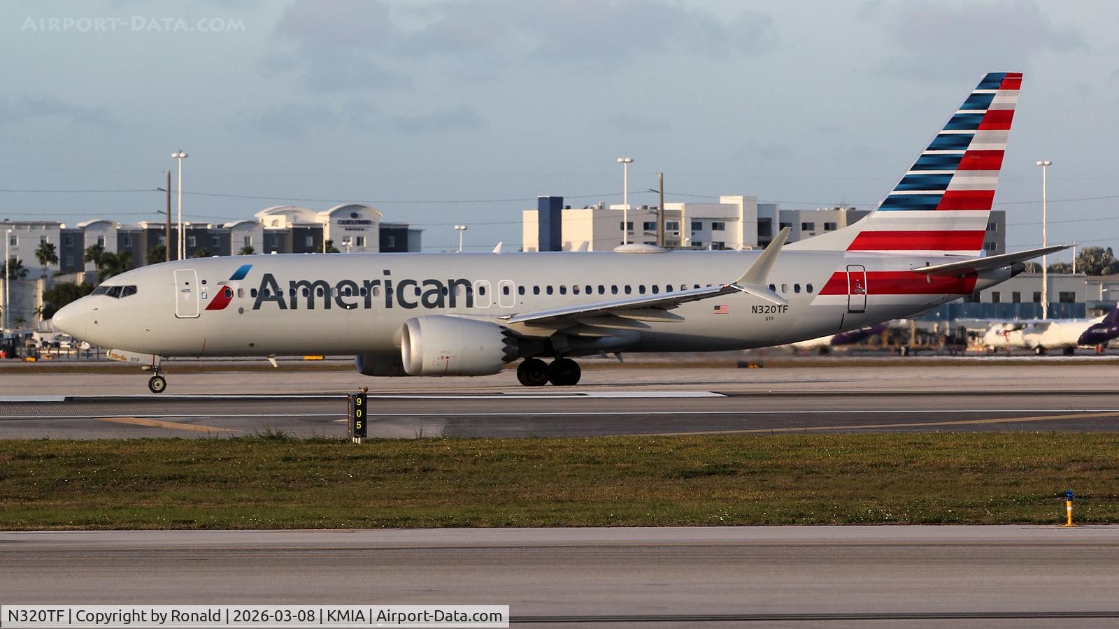 N320TF, 1999 Boeing 737-823, c/n 29503, at mia