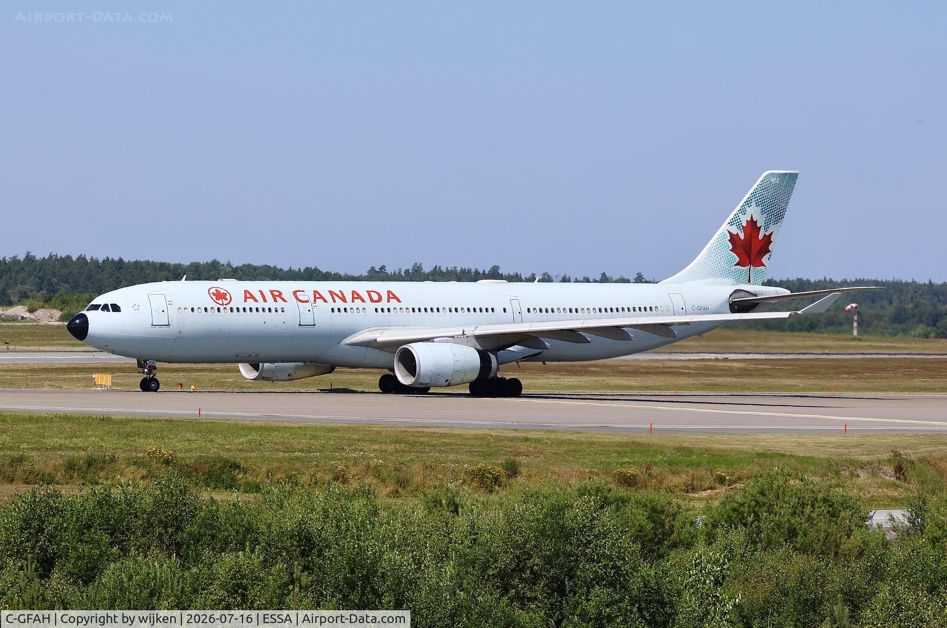 C-GFAH, 1999 Airbus A330-343, c/n 0279, Rwy 01L