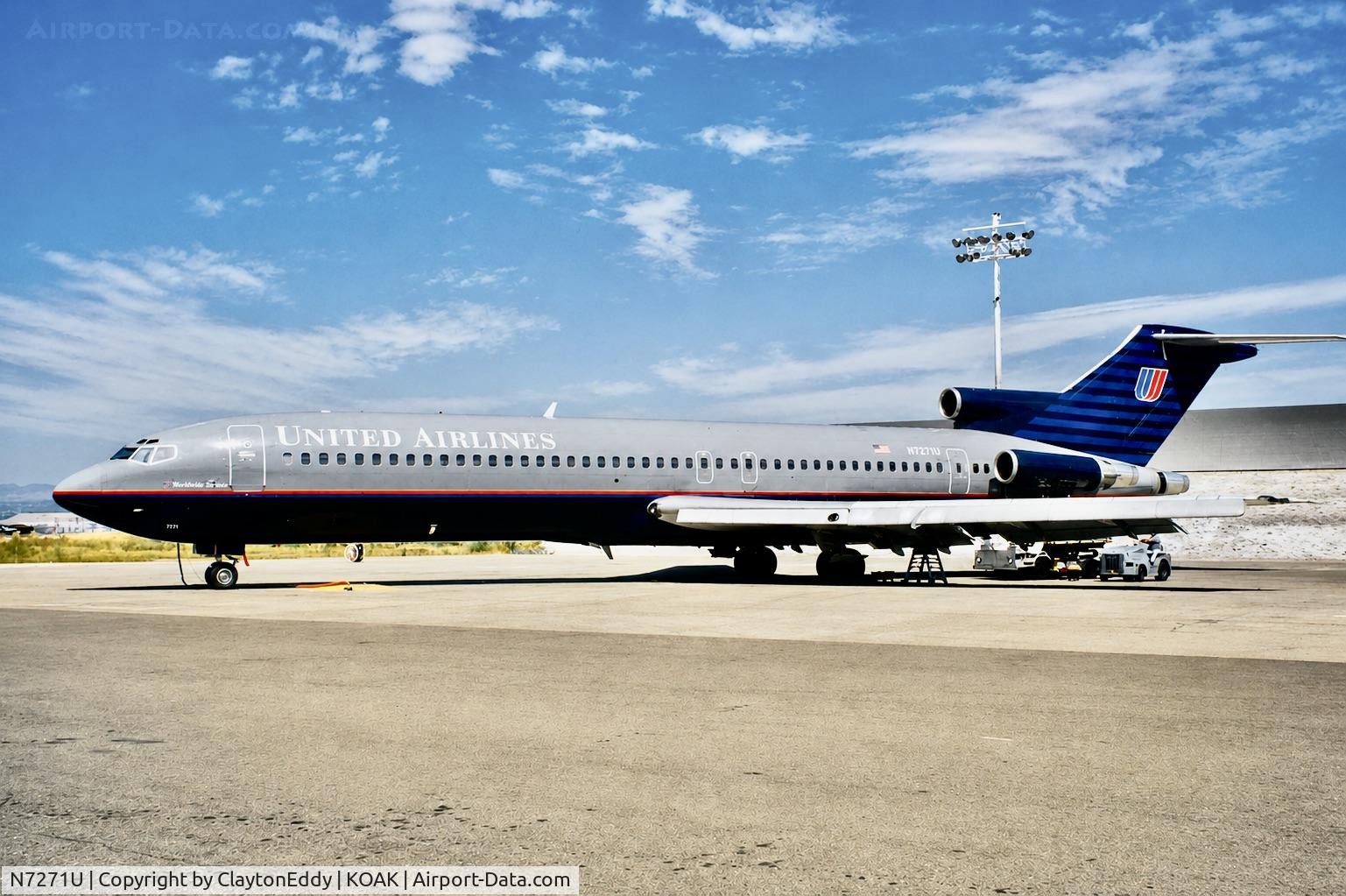 N7271U, 1978 Boeing 727-222, c/n 21418, Oakland airport in California early 1990's