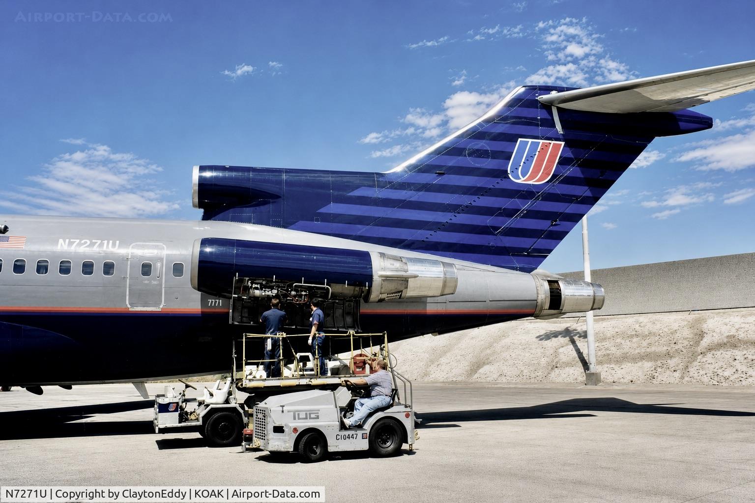 N7271U, 1978 Boeing 727-222, c/n 21418, Oakland airport in California 1990's