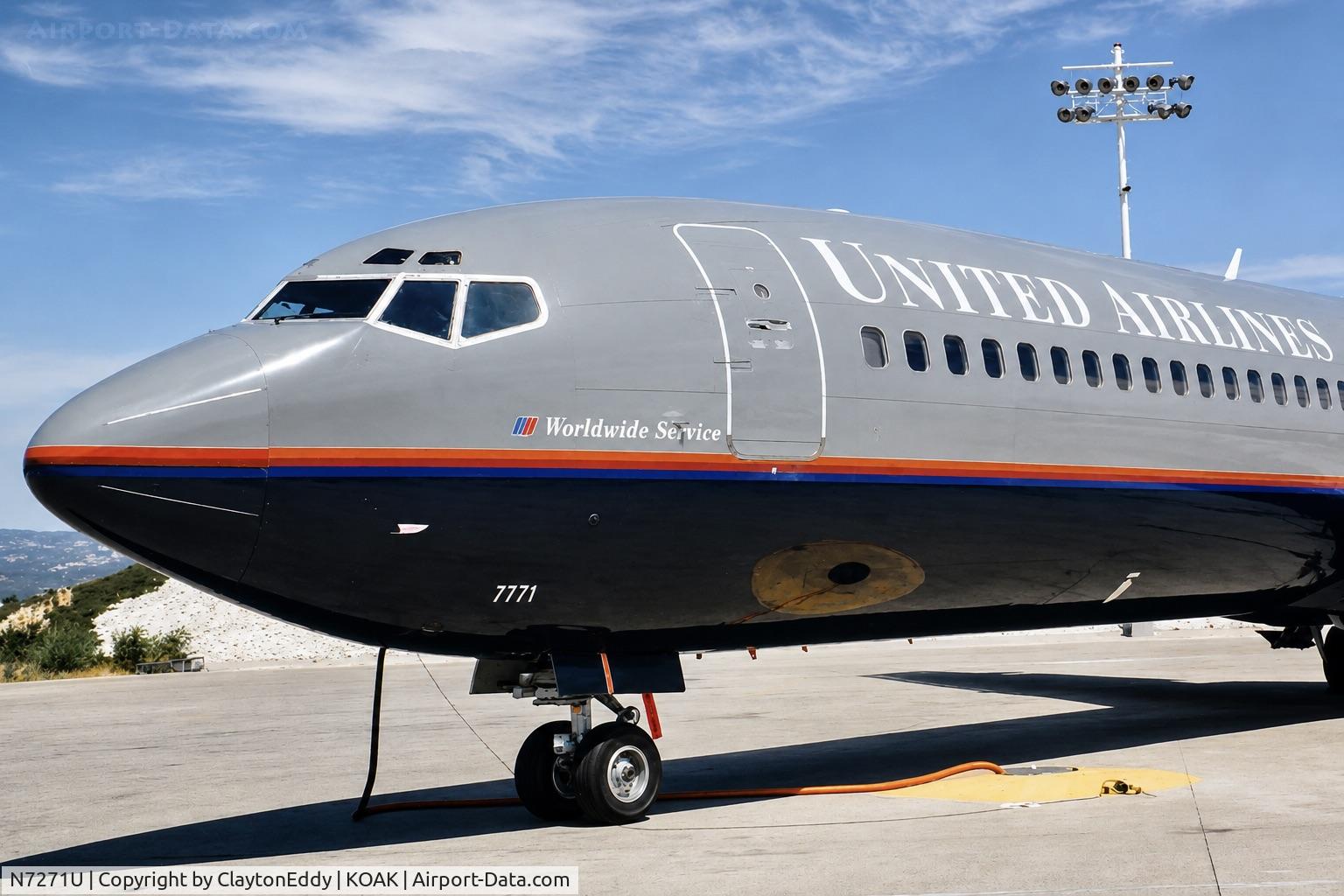 N7271U, 1978 Boeing 727-222, c/n 21418, Oakland airport in California 1990's