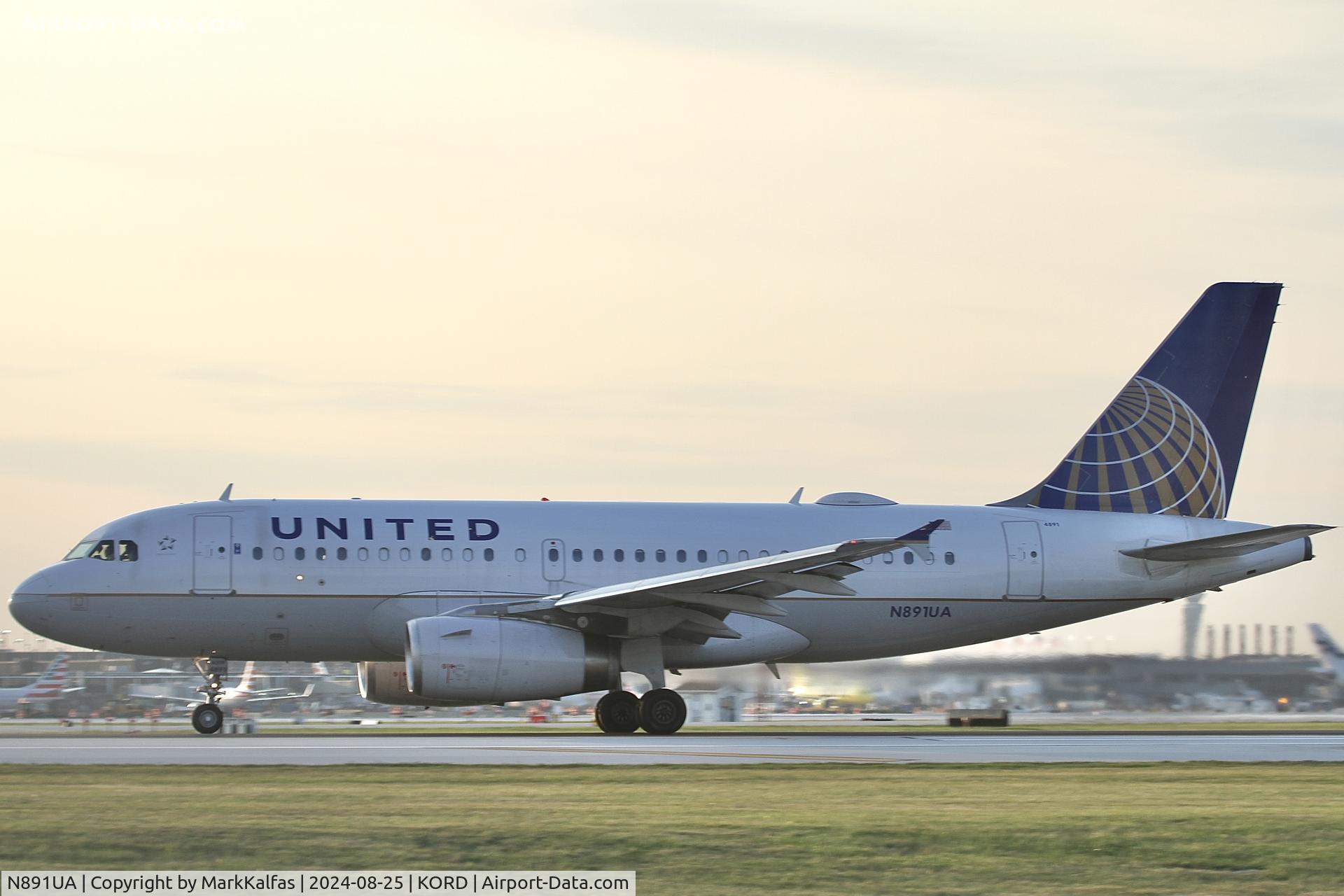 N891UA, 2006 Airbus A319-132, c/n 2901, A319 United Airbus A319-132 N891UA departing 22L KORD