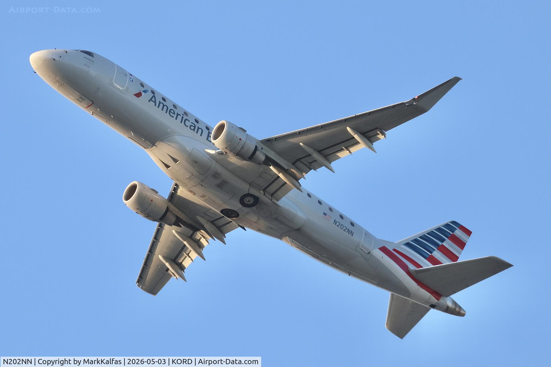N202NN, 2015 Embraer 175LR (ERJ-170-200LR), c/n 17000467 l/n 002, E75L Envoy / American Eagle Embraer 175LR (ERJ-170-200LR N202NN departing 28R KORD