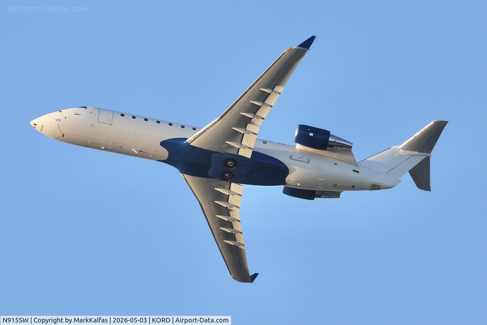 N915SW, 2002 Bombardier CRJ-200LR (CL-600-2B19), c/n 7615, CRJ2 SkyWest / United Express Canadair Regional Jet CRJ-200LR N915SW departing 28R KORD