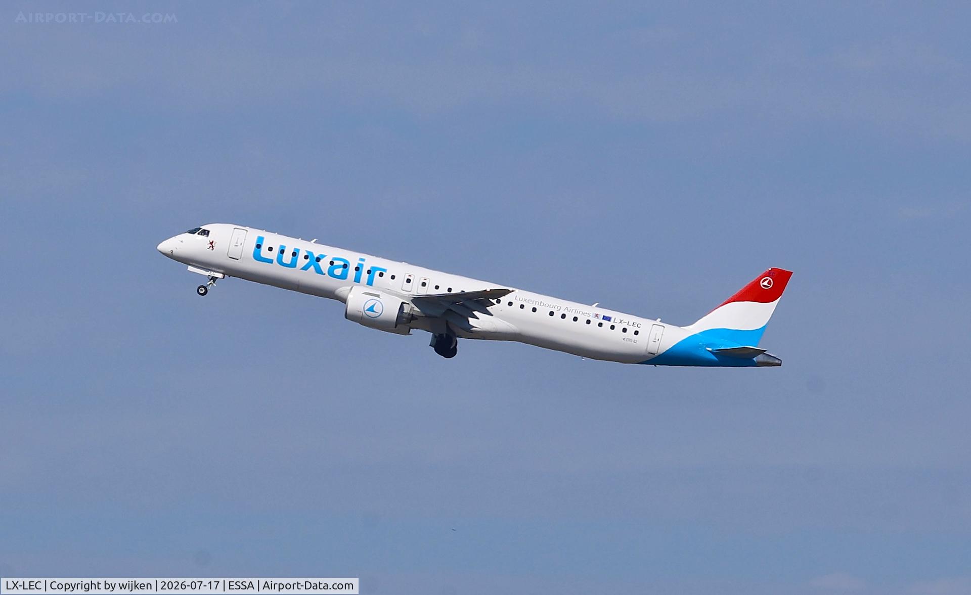 LX-LEC, Embraer E-195, c/n 20218, Rwy 19R