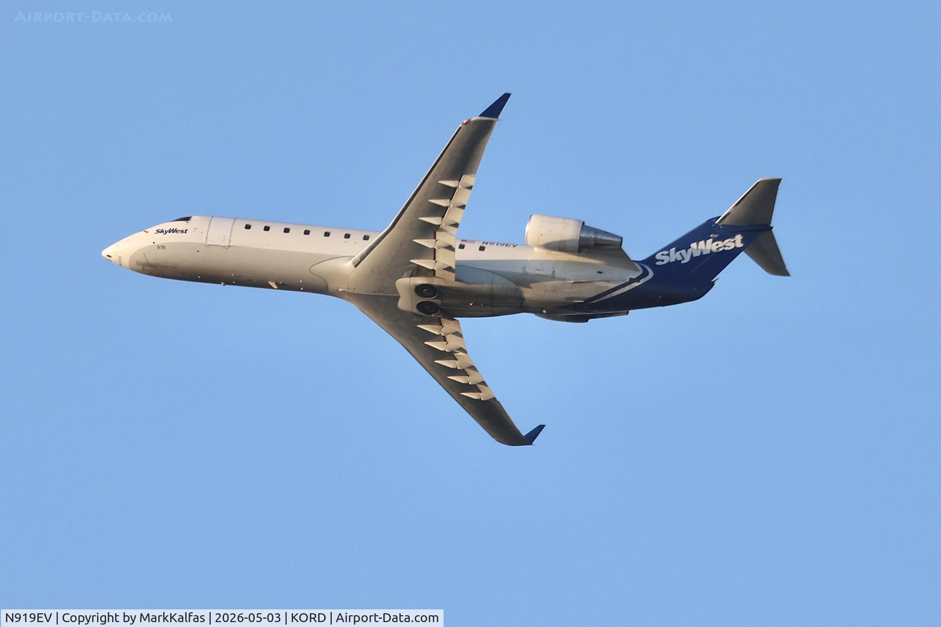 N919EV, 2003 Bombardier CRJ-200ER (CL-600-2B19), c/n 7780, CRJ2 SkyWest/United Express Canadair Regional Jet CRJ-200 N919EV, departing 28R KORD