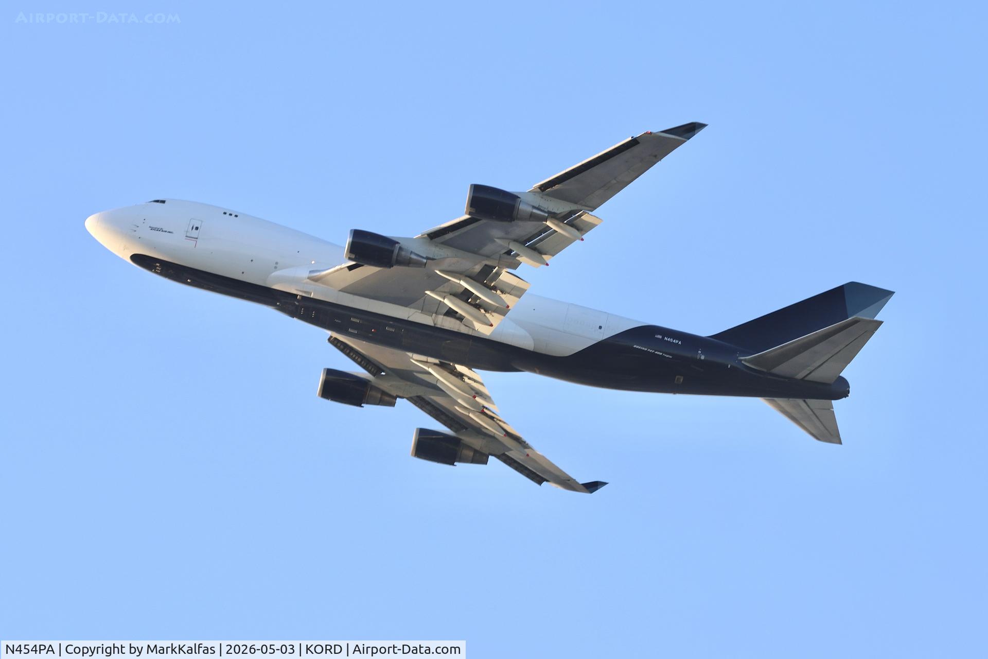 N454PA, 2002 Boeing 747-46NF, c/n 30812, B744 Flexport / Atlas Air Boeing 747-46NF N454PA  departing 28R KORD