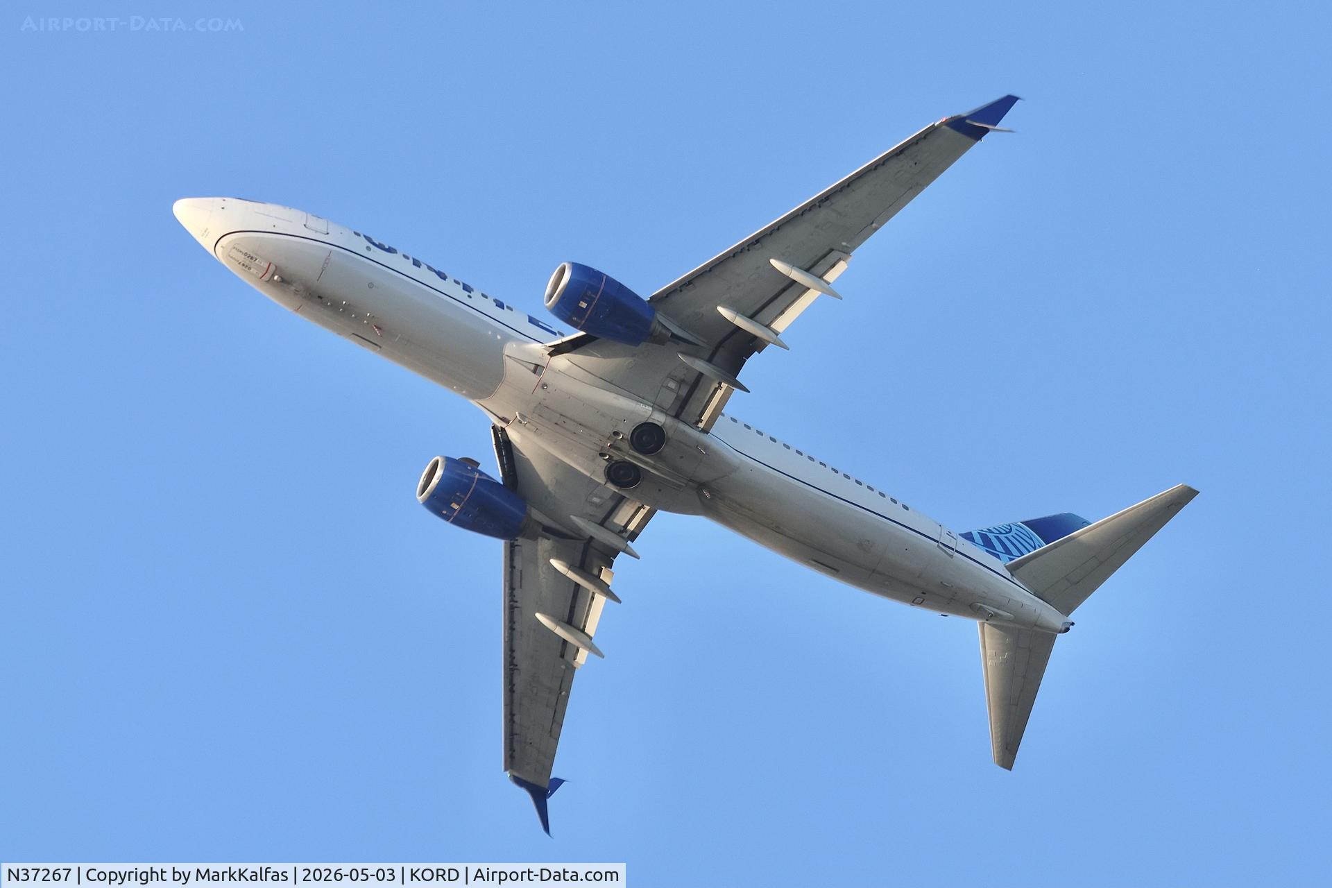 N37267, 2001 Boeing 737-824, c/n 31586, B738 United Airlines Boeing 737-824, N37267 departing 28R KORD