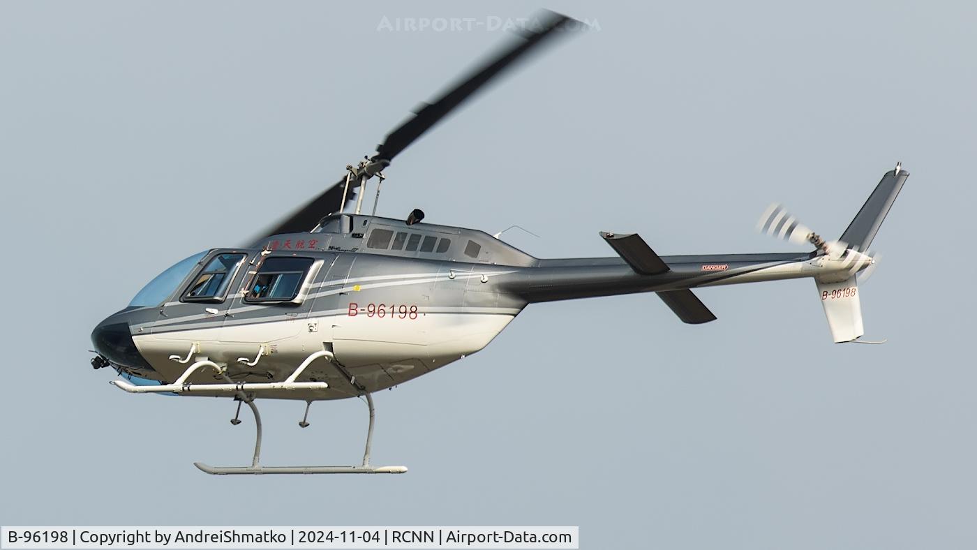 B-96198, Bell 206B (III), c/n 4683, On final.