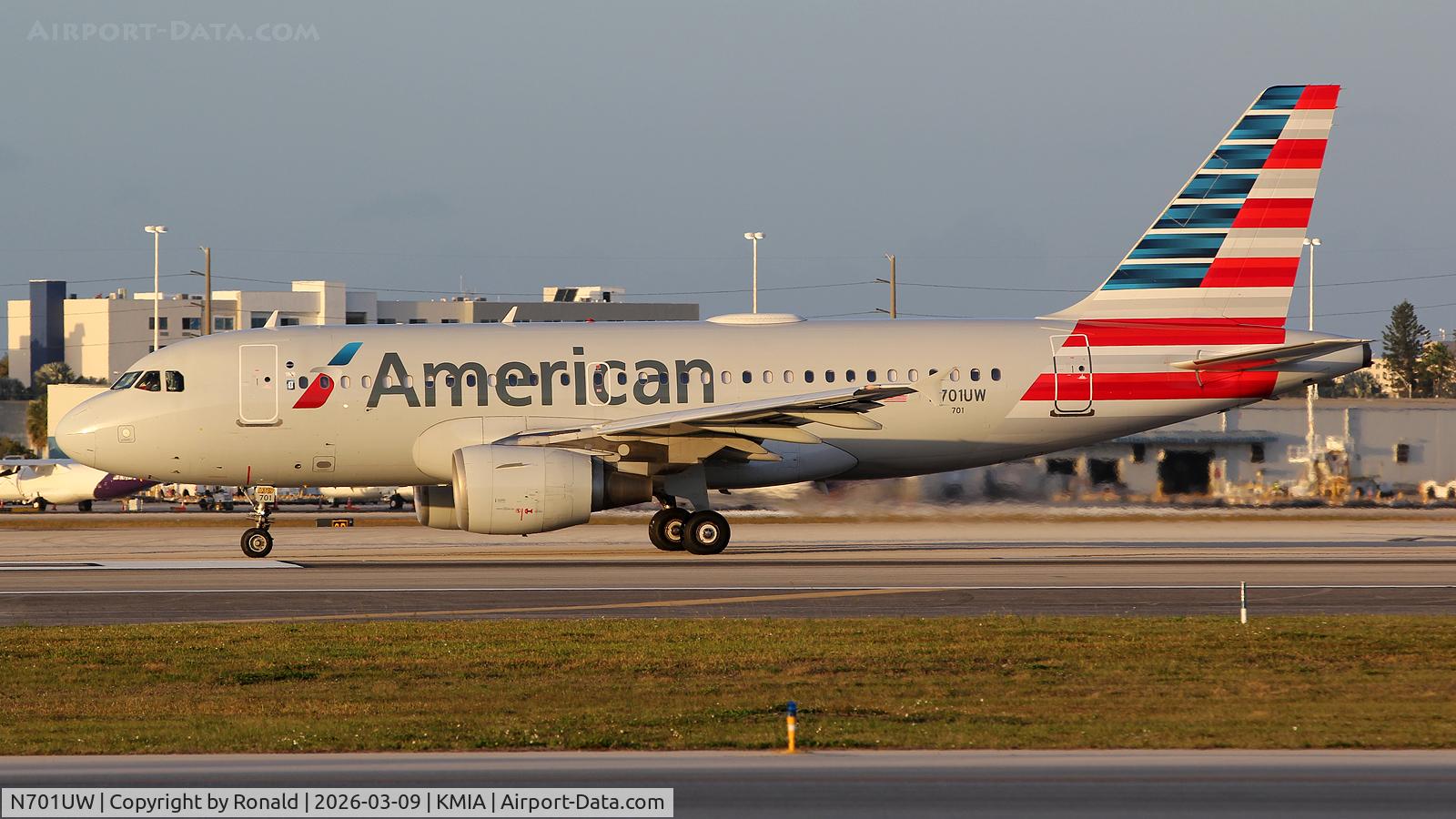 N701UW, 1998 Airbus A319-112, c/n 0890, at mia