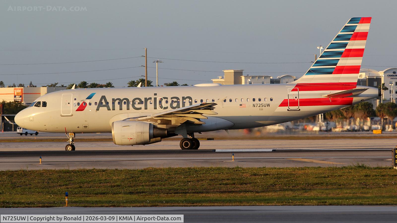 N725UW, 1999 Airbus A319-112, c/n 1135, at mia