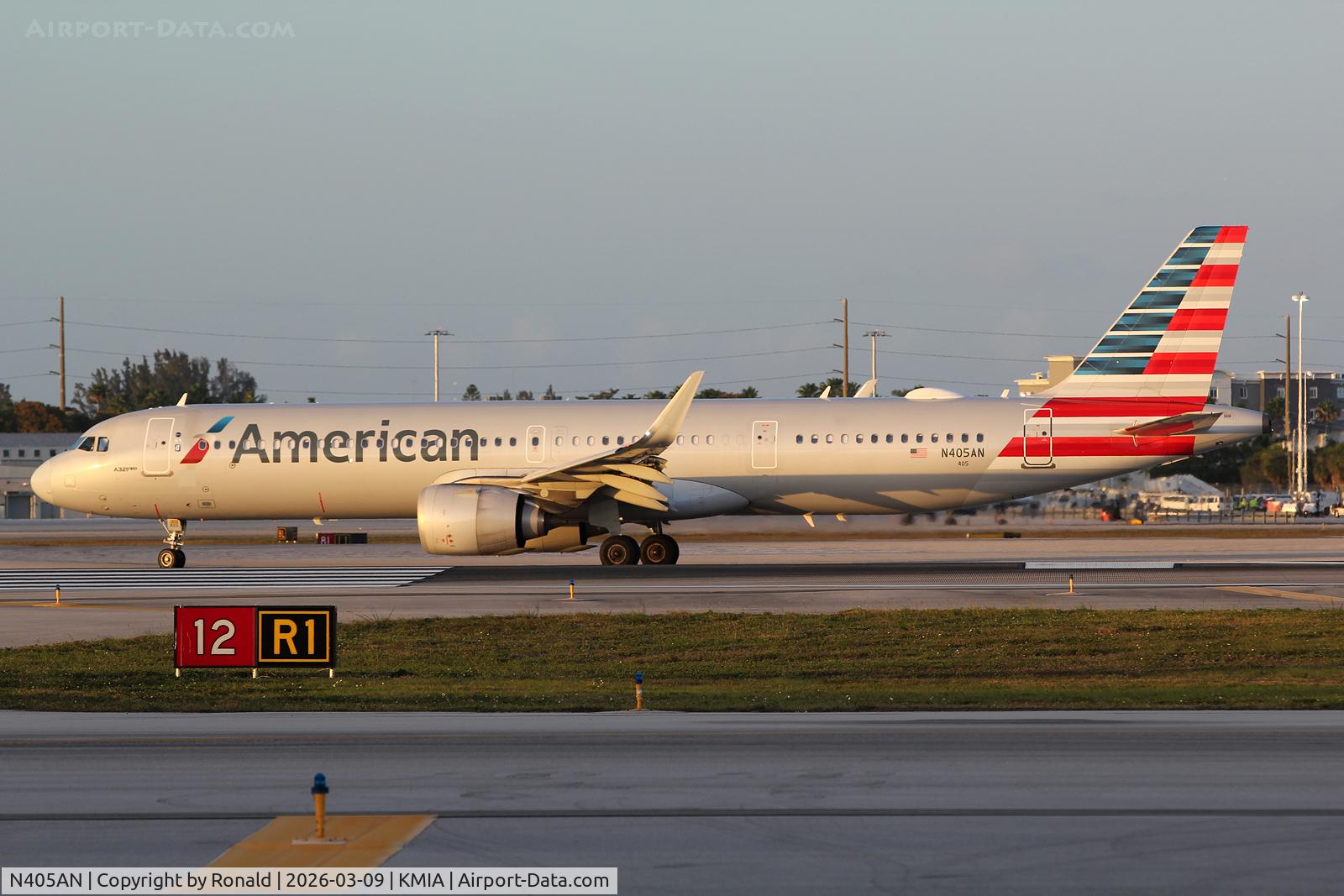 N405AN, 2019 Airbus A321-253NX, c/n 8800, at mia