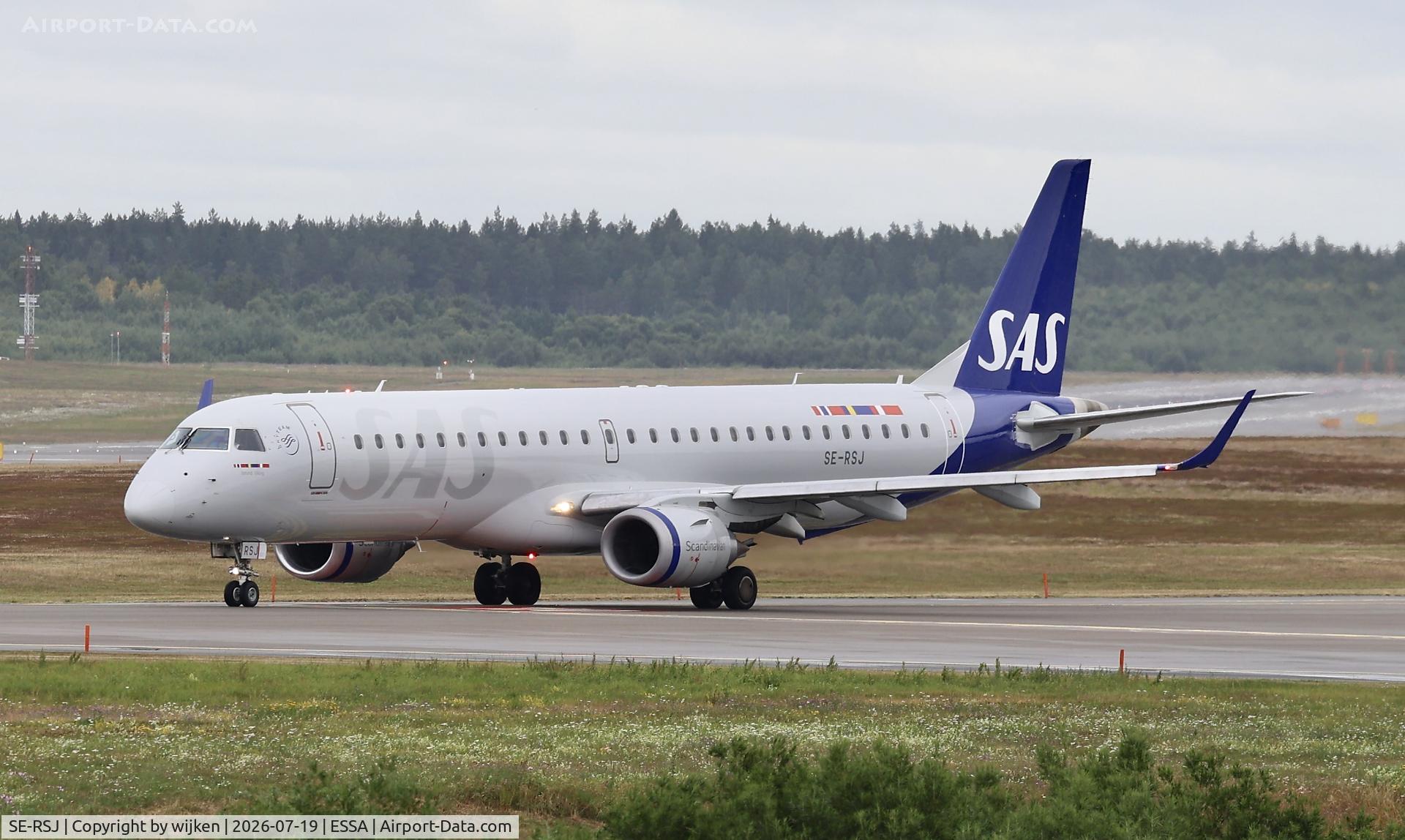 SE-RSJ, 2016 Embraer Brasilia ERJ 195 LR, c/n 19000720, Rwy 01L