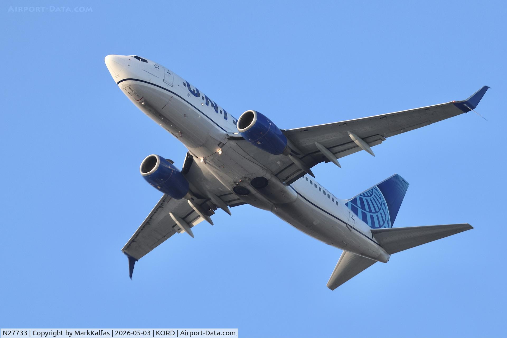 N27733, 1999 Boeing 737-724, c/n 28800, B737 United Boeing 737-724 N27733 departing 28R KORD