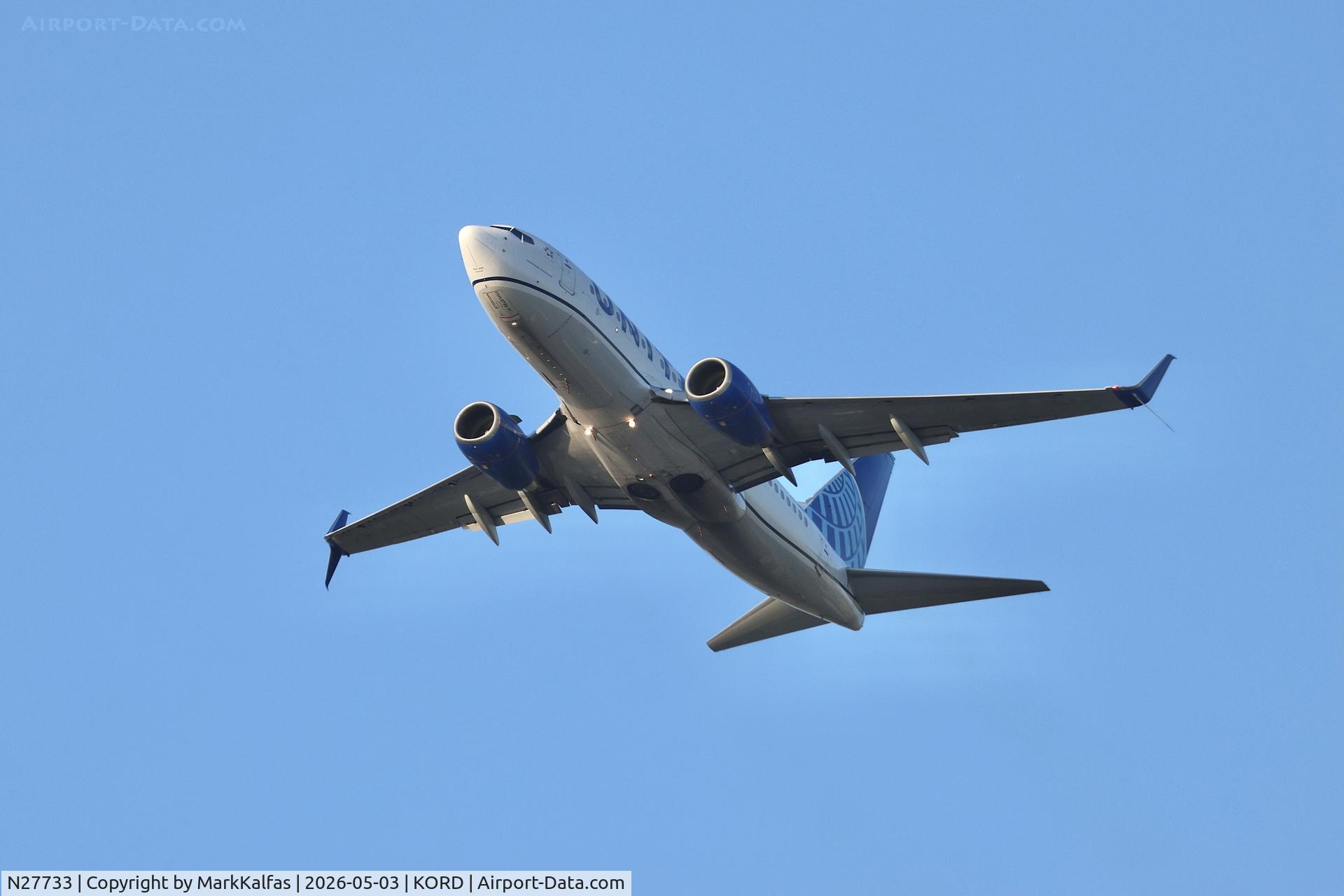 N27733, 1999 Boeing 737-724, c/n 28800, B737 United Boeing 737-724 N27733 departing 28R KORD