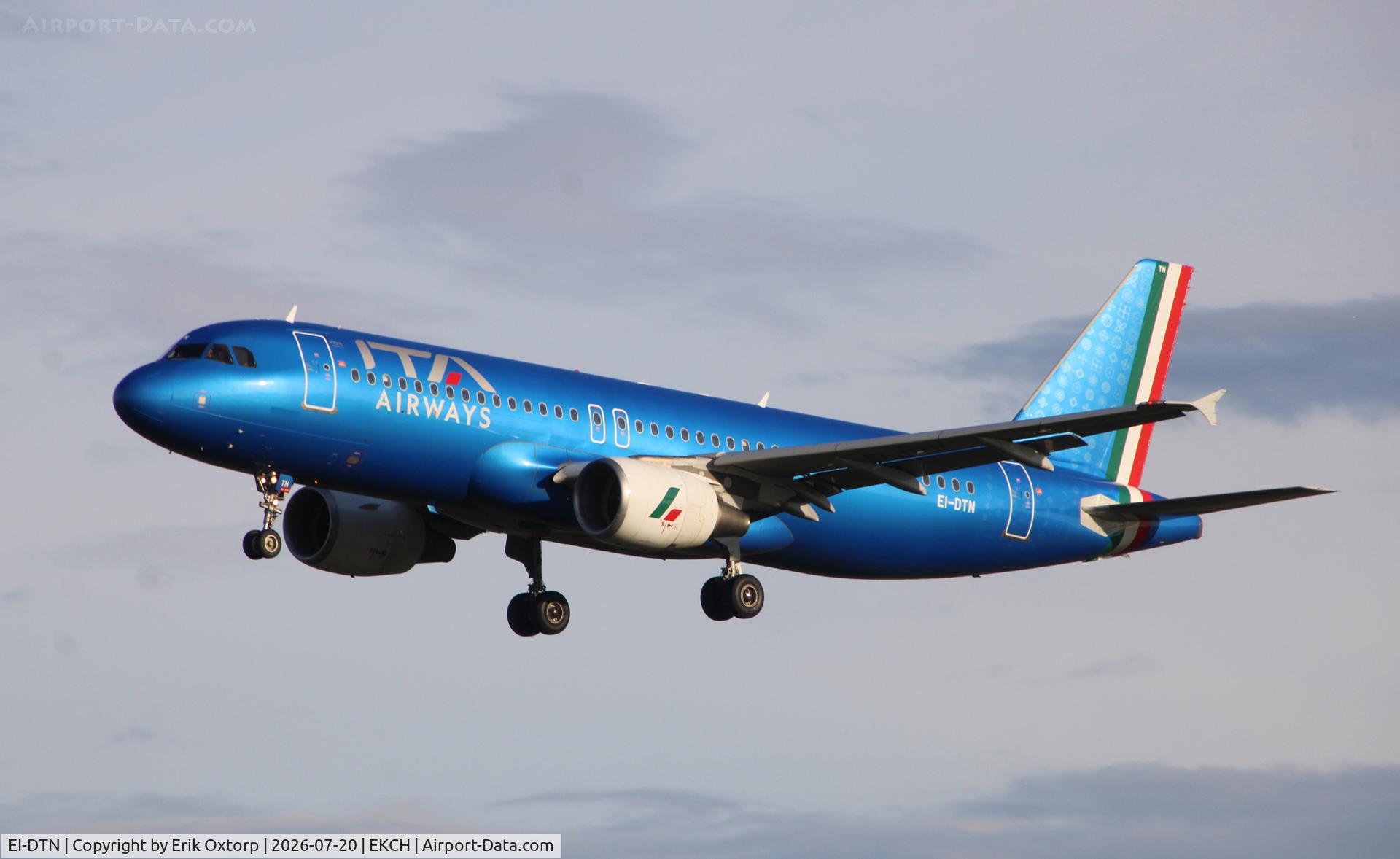 EI-DTN, 2009 Airbus A320-216, c/n 4143, EI-DTN landing rw 04L