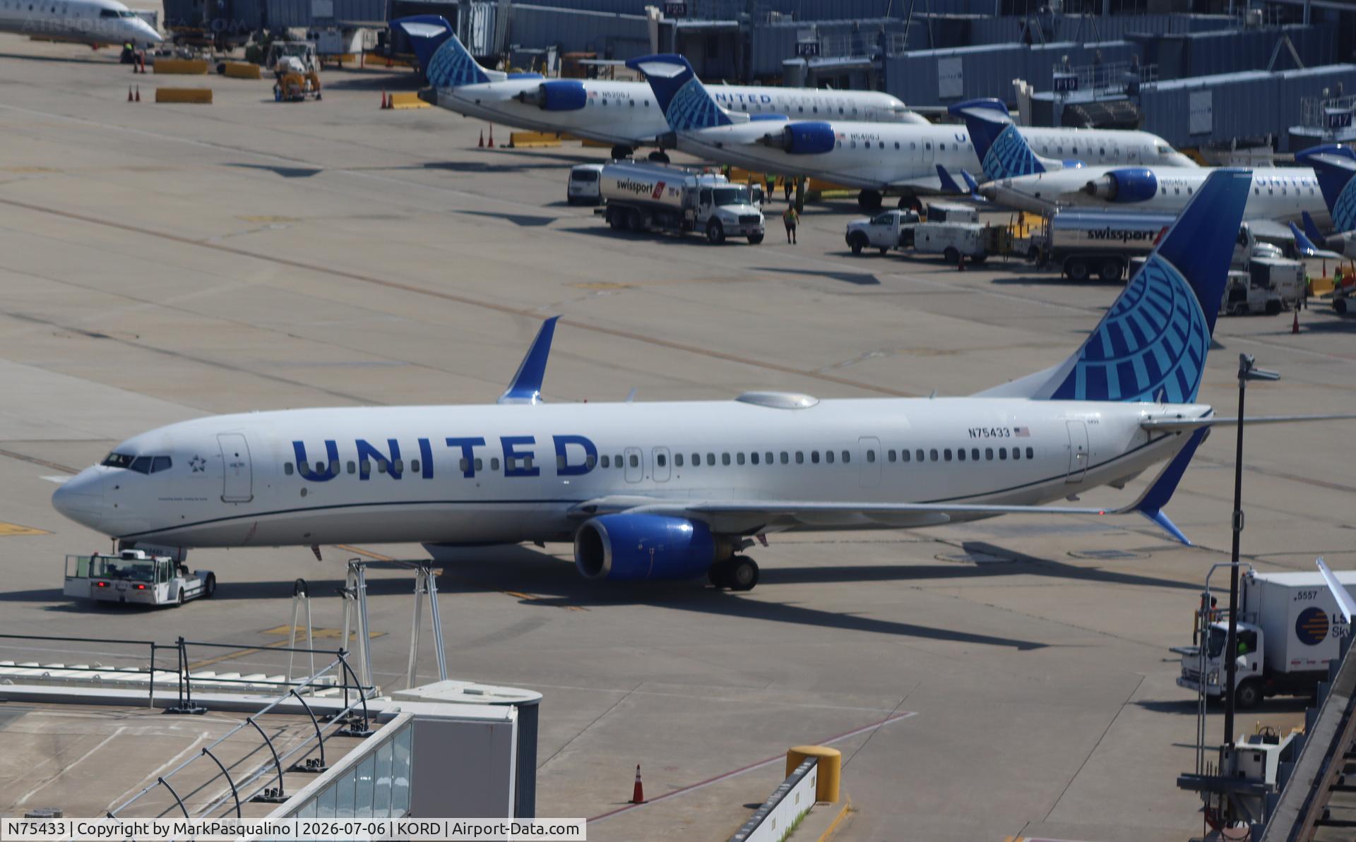 N75433, 2009 Boeing 737-924/ER, c/n 33527, Boeing 737-924/ER