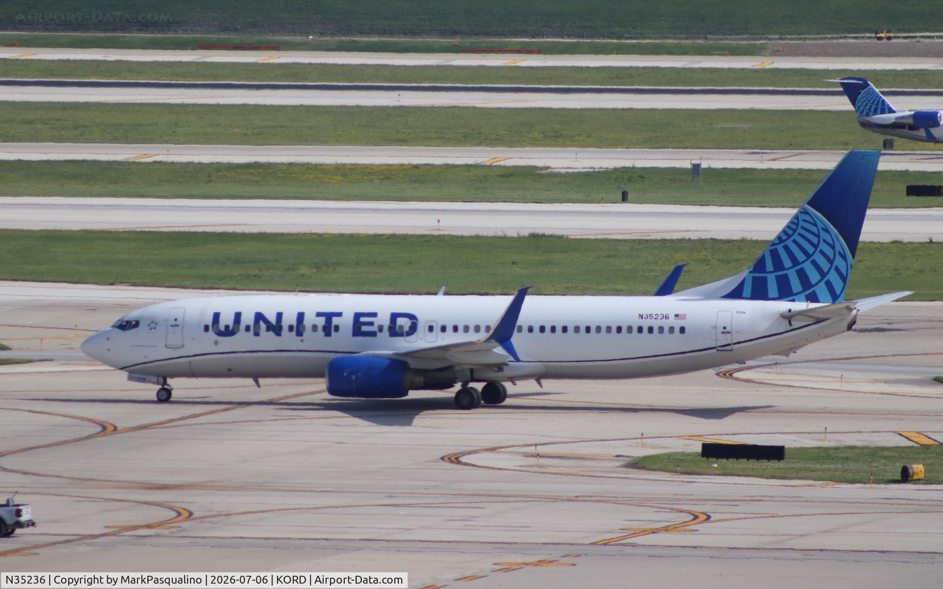 N35236, 1999 Boeing 737-824, c/n 28801, Boeing 737-824