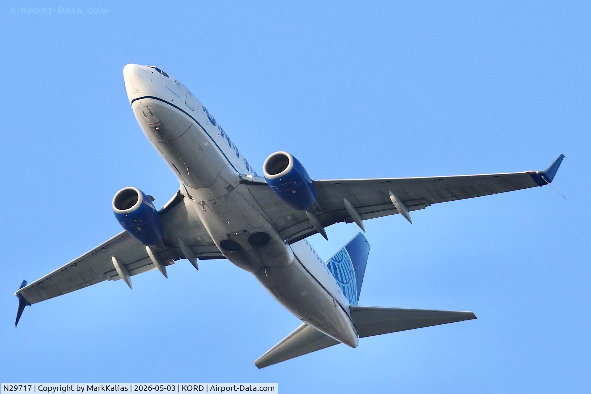 N29717, 1999 Boeing 737-724, c/n 28936, B737 United Boeing 737-724,  N29717 departing 28R KORD